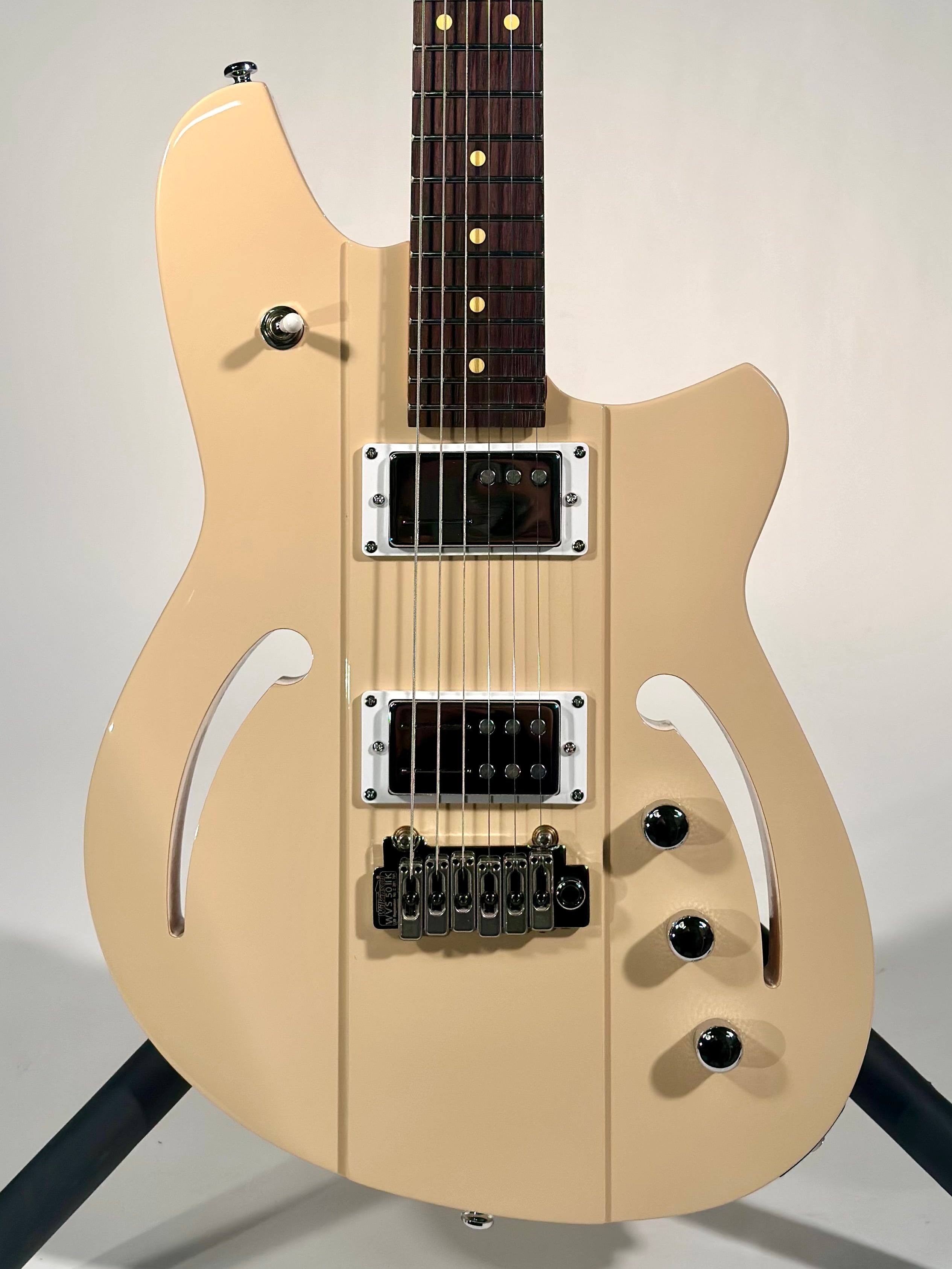 Reverend Kingbolt F-Sonic, Sandstone