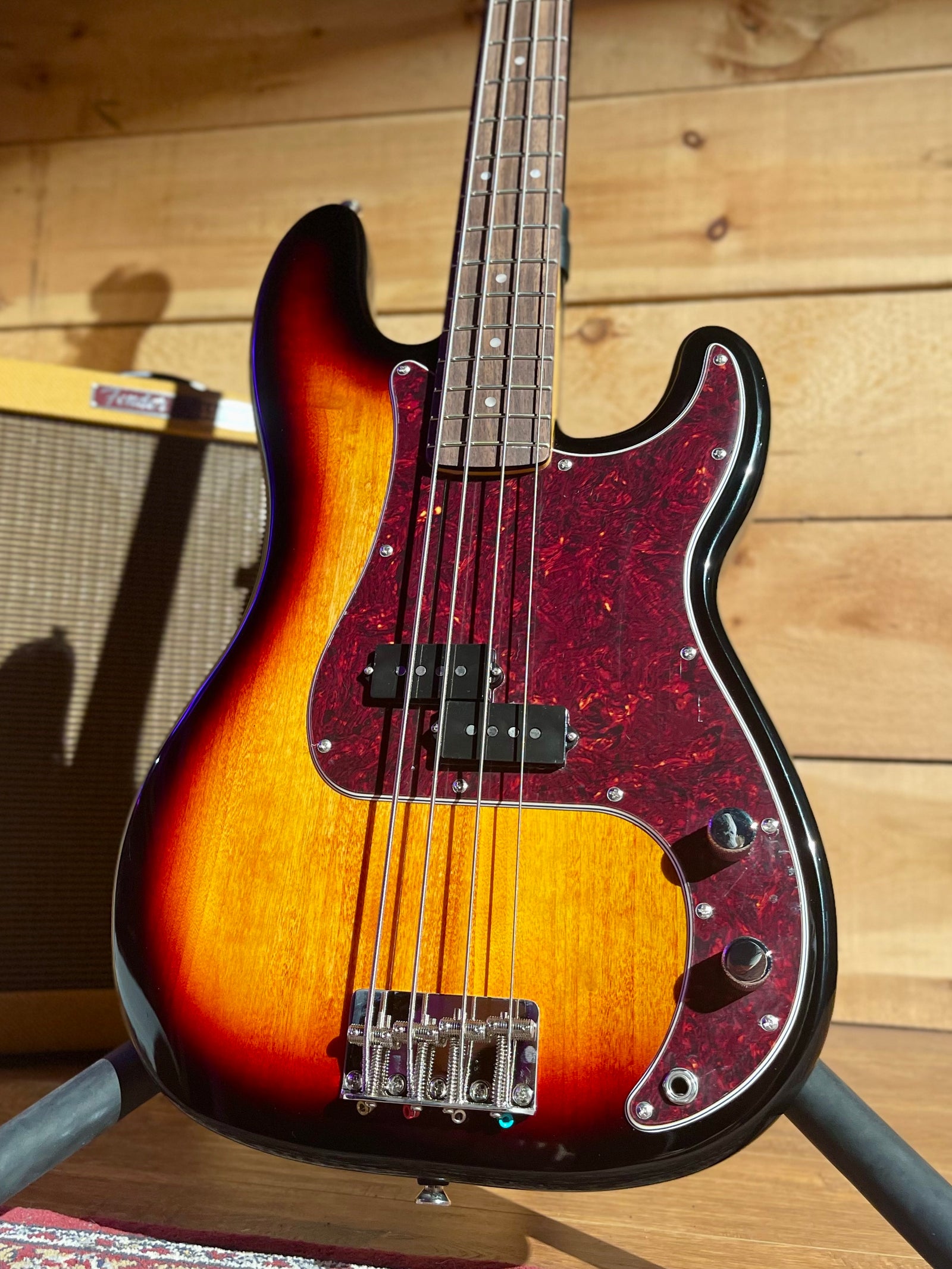 Squier Classic Vibe '60s Precision Bass, 3-Color Sunburst