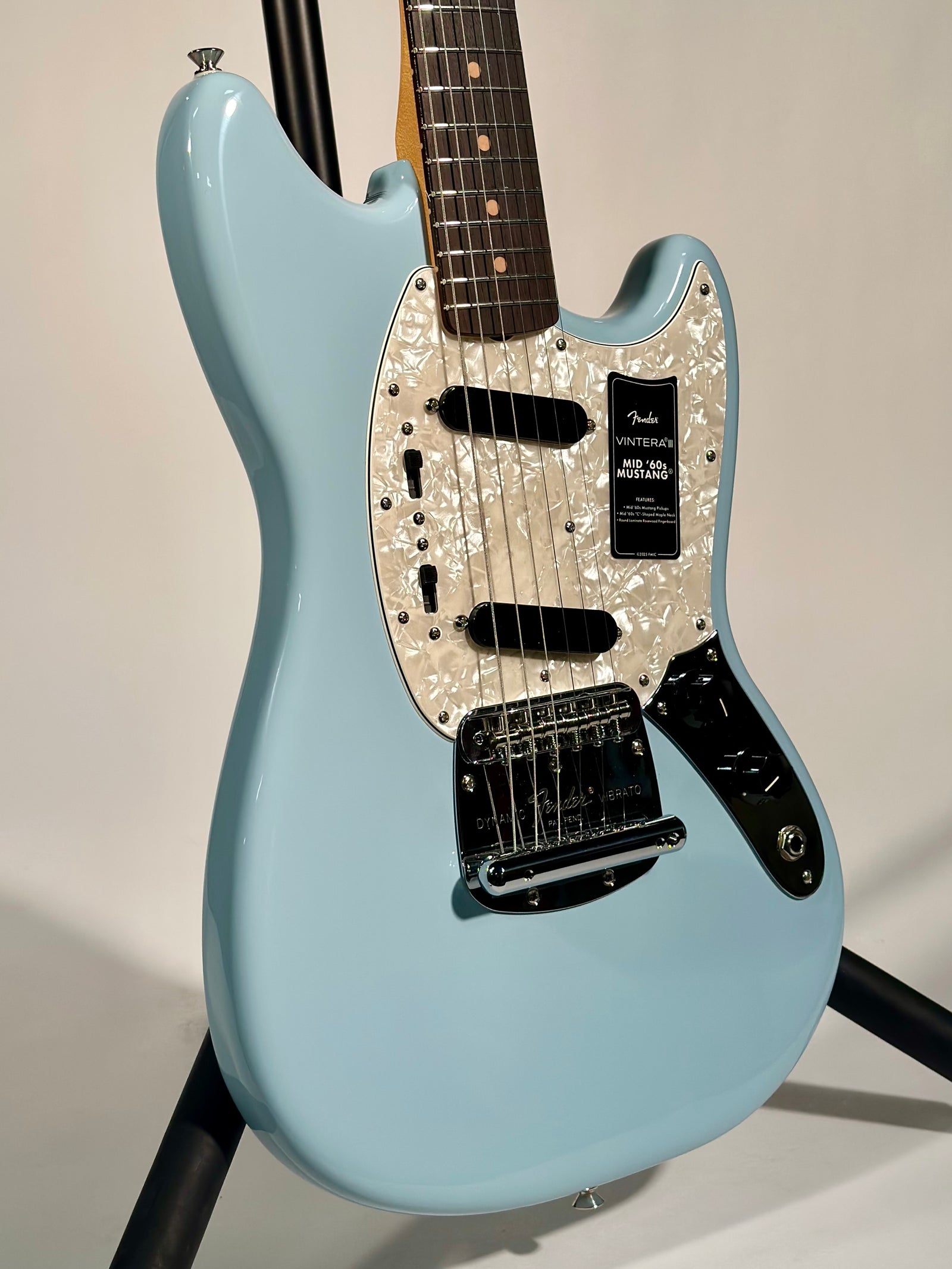 Fender Vintera III Mid '60s Mustang, Sonic Blue