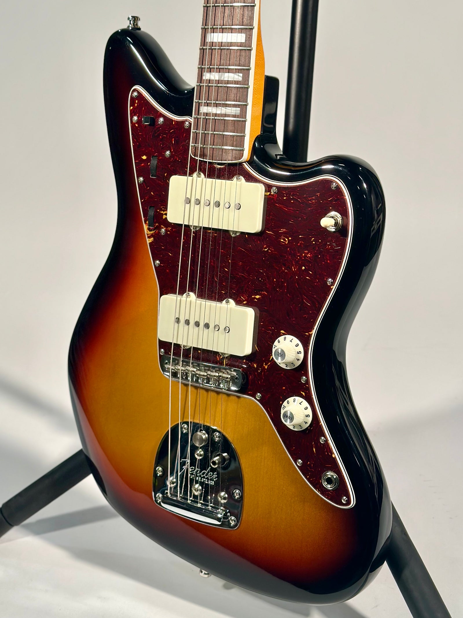 Fender American Vintage II 1966 Jazzmaster, Rosewood Fingerboard, 3-Colour Sunburst (Consignment)