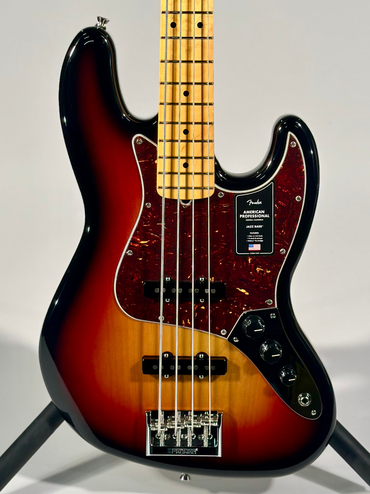 Fender American Professional Jazz Bass, 3-Color Sunburst
