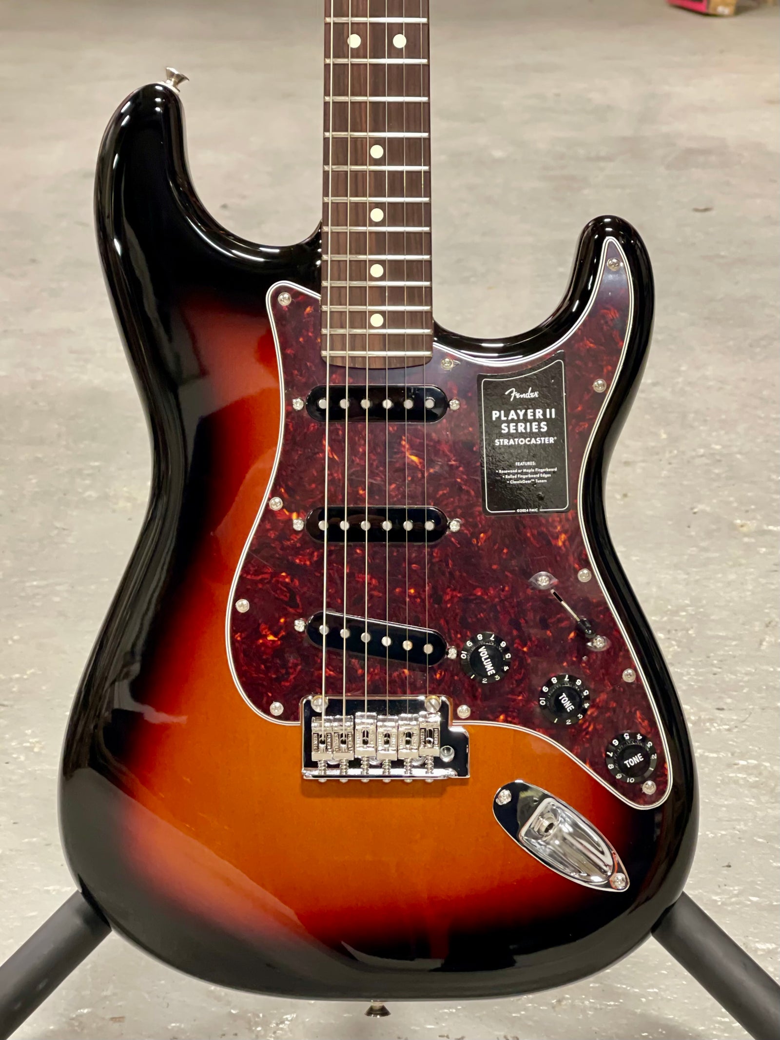 Fender Player II FSR Stratocaster, Rosewood Fingerboard, 3-Colour Sunburst
