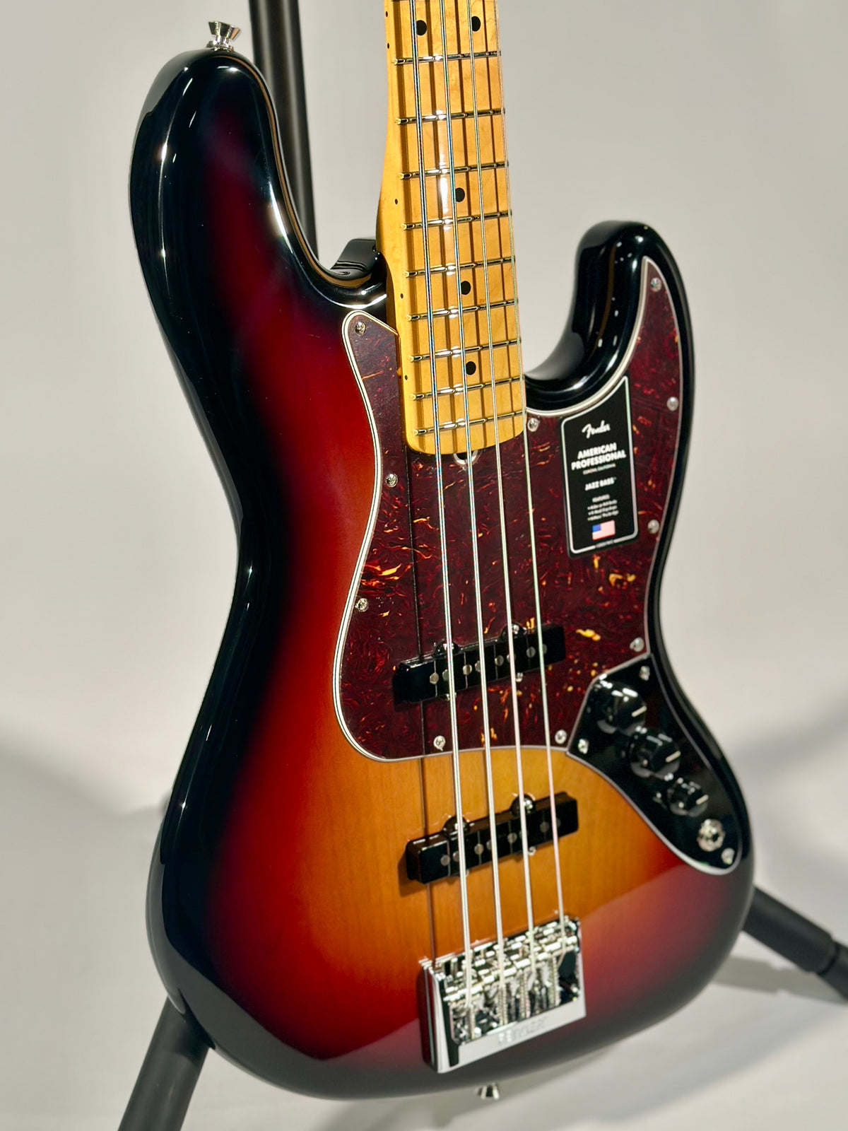 Fender American Professional Jazz Bass, 3-Color Sunburst