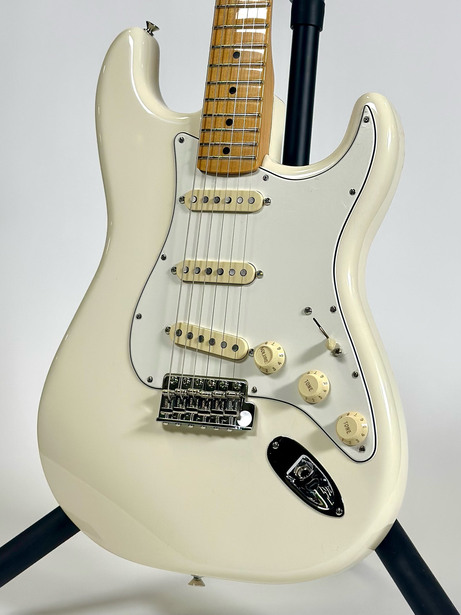 Fender Limited Edition American Vintage II 1973 Stratocaster, Maple Fingerboard, Olympic White
