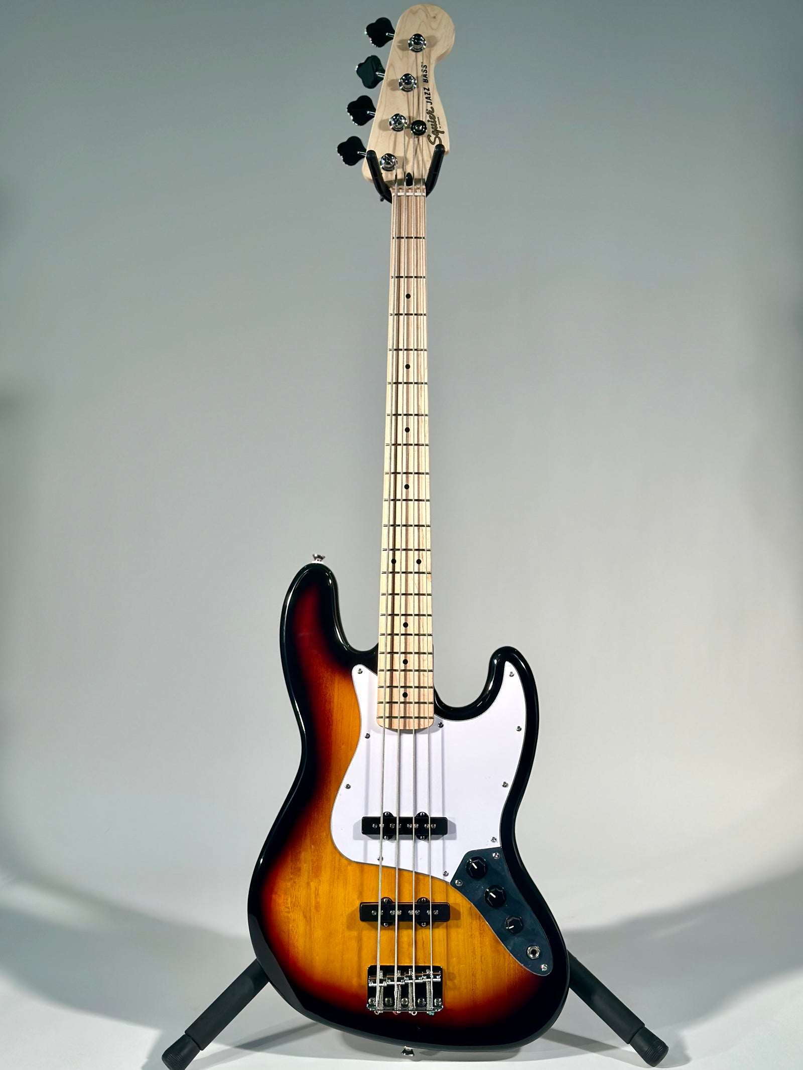 Squier Affinity Series Jazz Bass, 3-Colour Sunburst