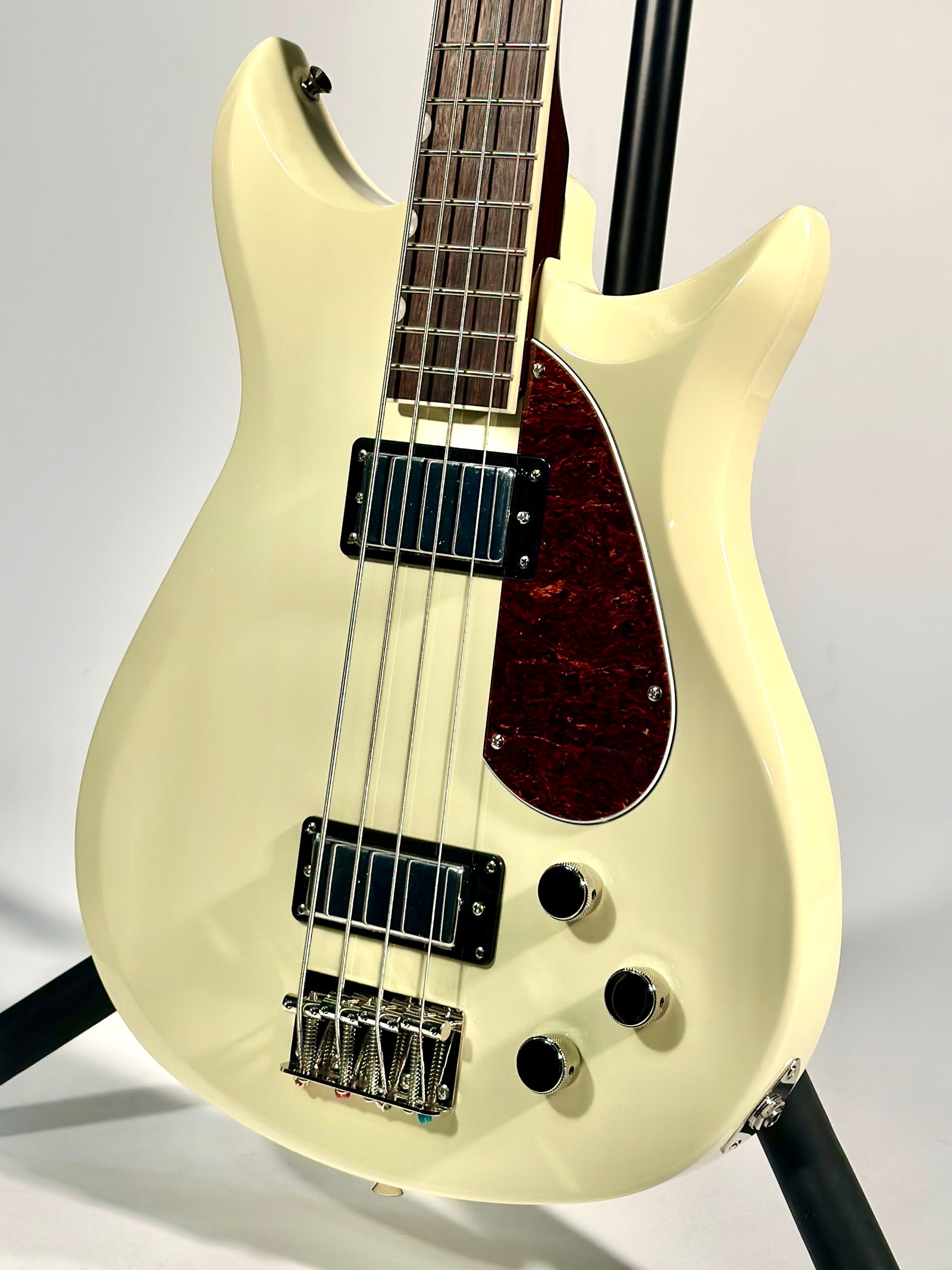 Gretsch Electromatic CVT Bass Double-Cut, Vintage White
