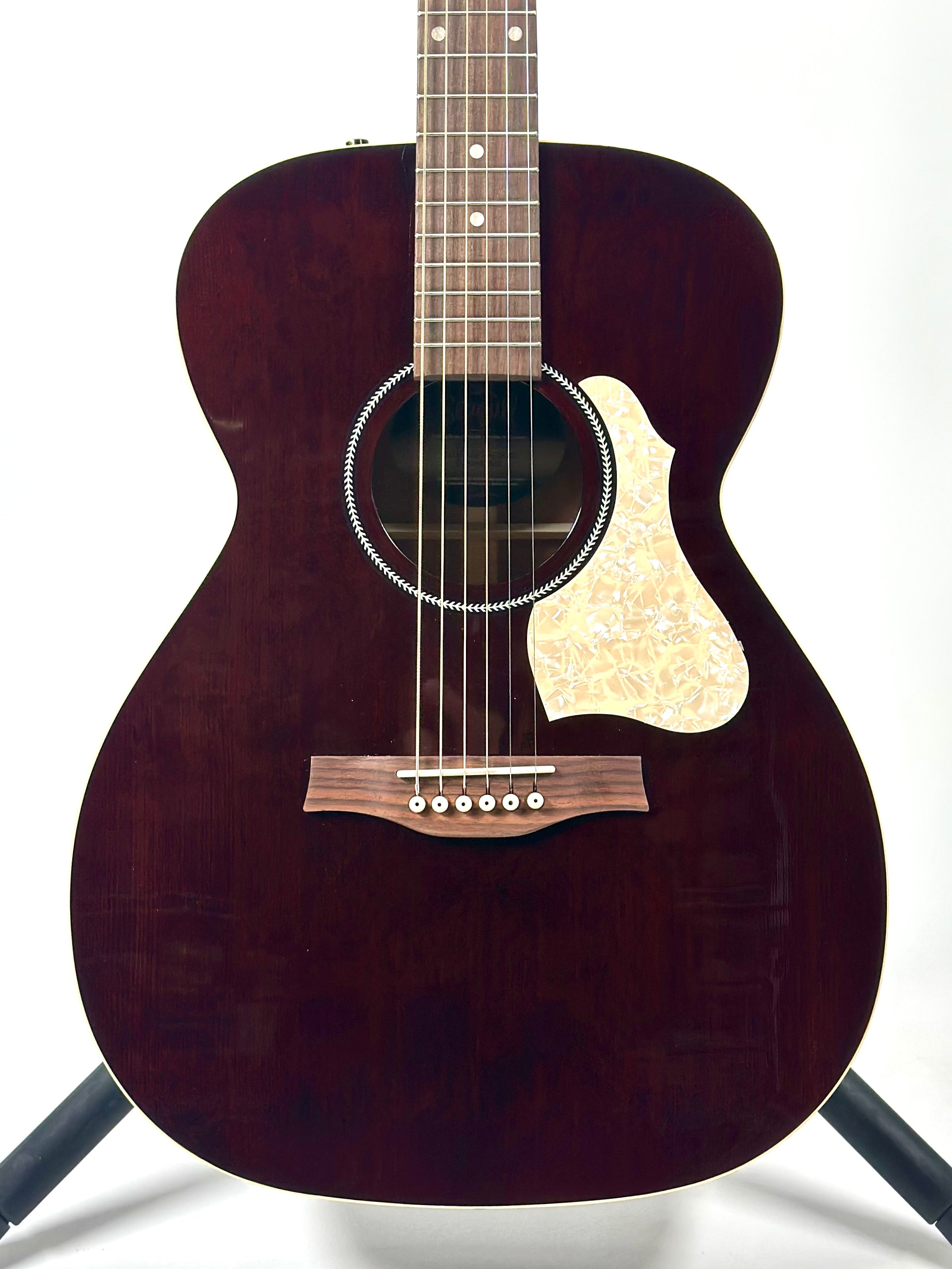 Seagull M6 Concert Hall LTD, Ruby Red, EQ