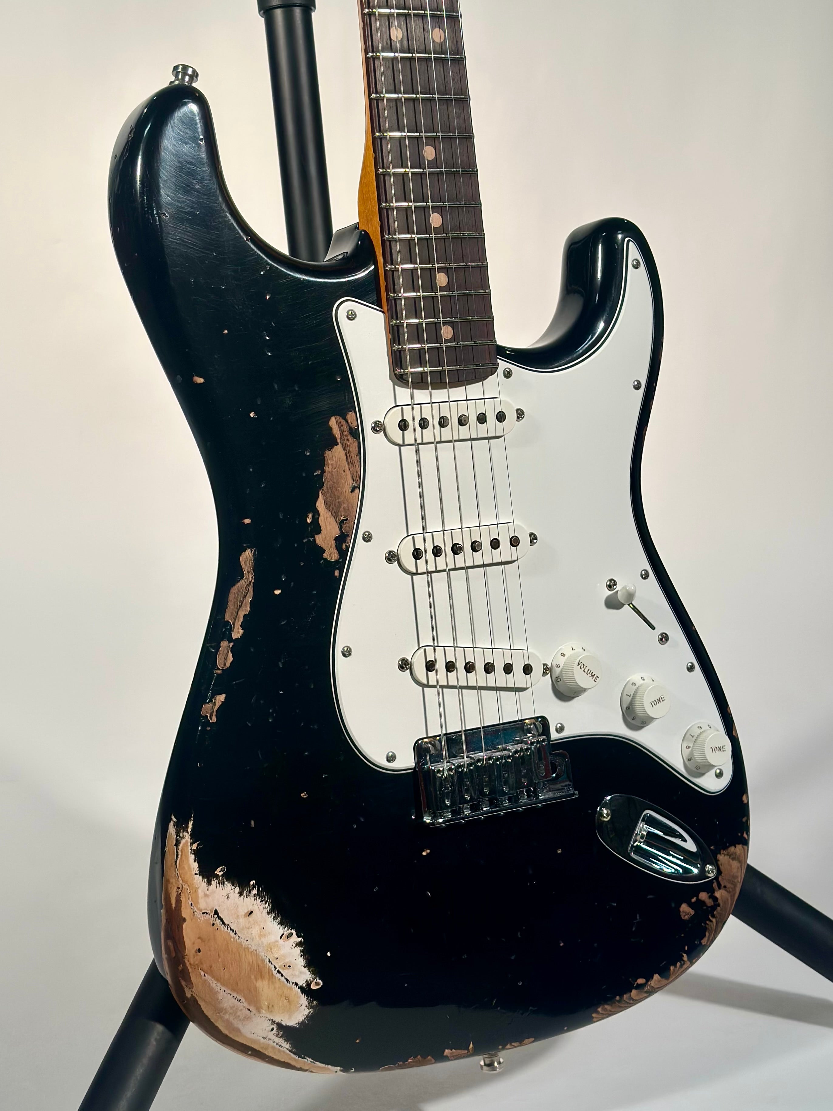 Fender Custom Shop Deluxe Stratocaster Heavy Relic, 3A Rosewood Fingerboard, Aged Black