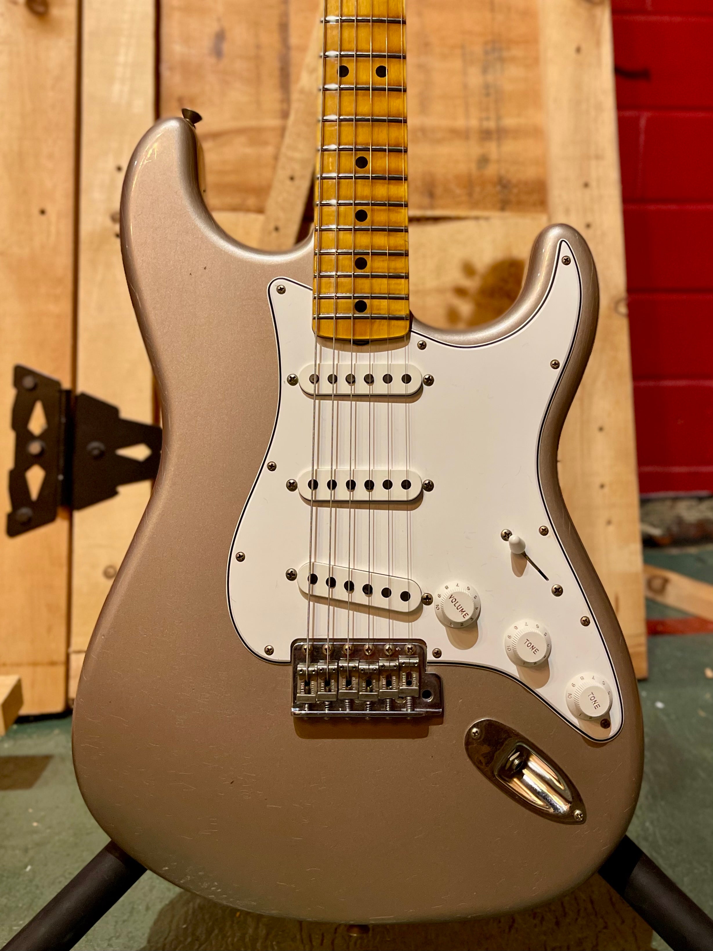 Fender Custom Shop 1969 Stratocaster Journeyman Relic, Maple Fingerboard, Faded Shoreline Gold