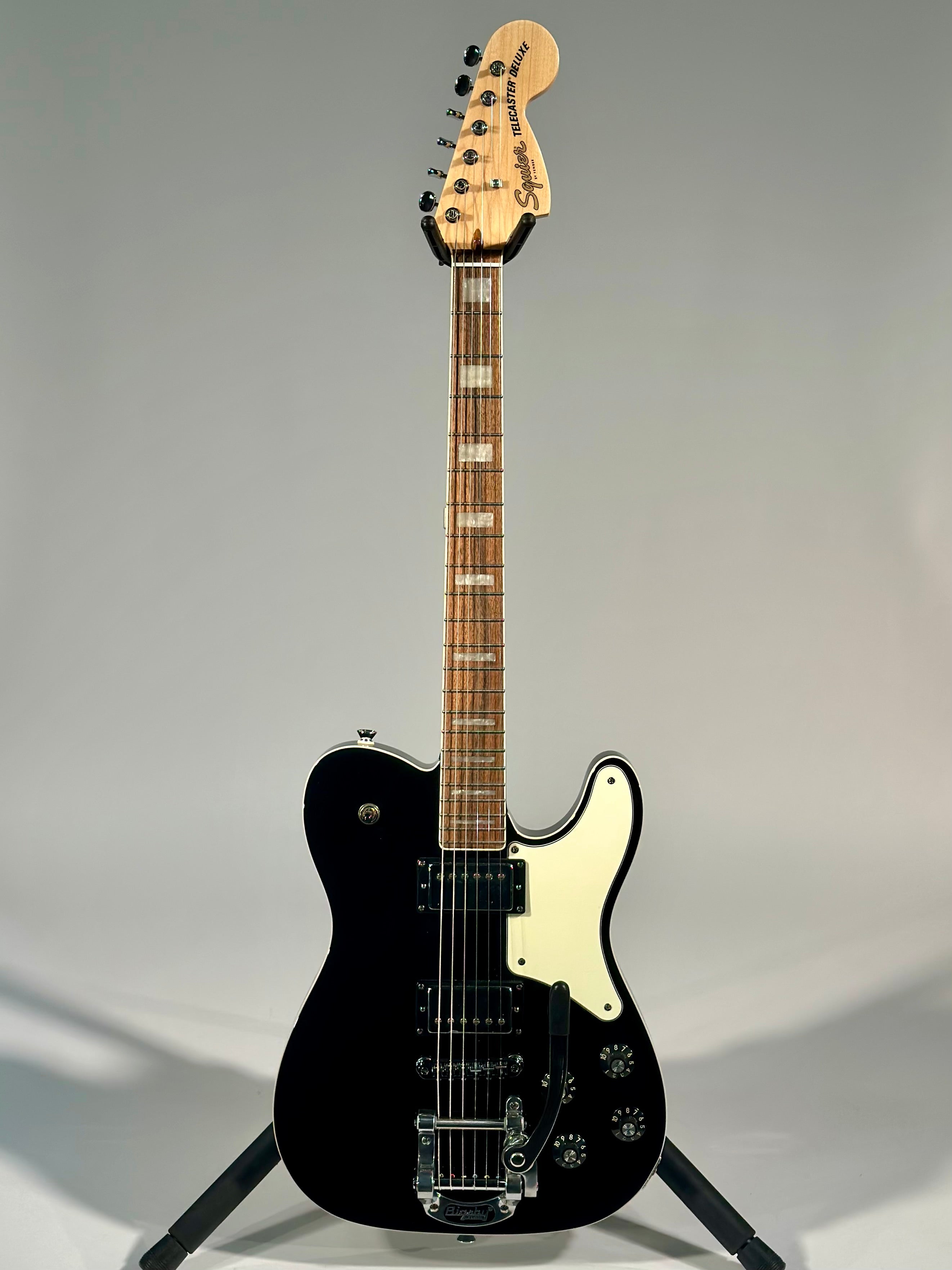 Squier Paranormal Troublemaker Telecaster Deluxe with Bigsby, Black