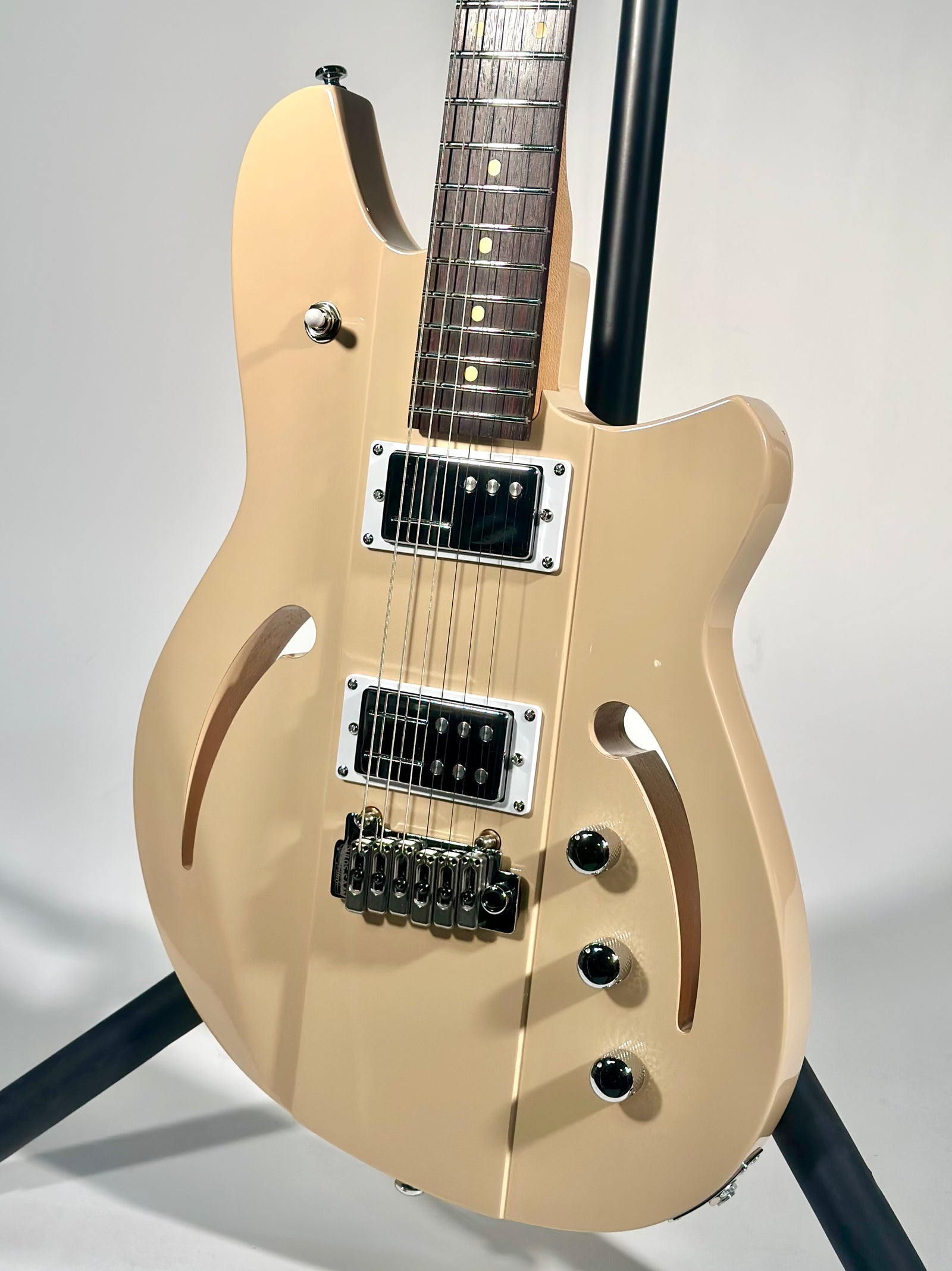 Reverend Kingbolt F-Sonic, Sandstone