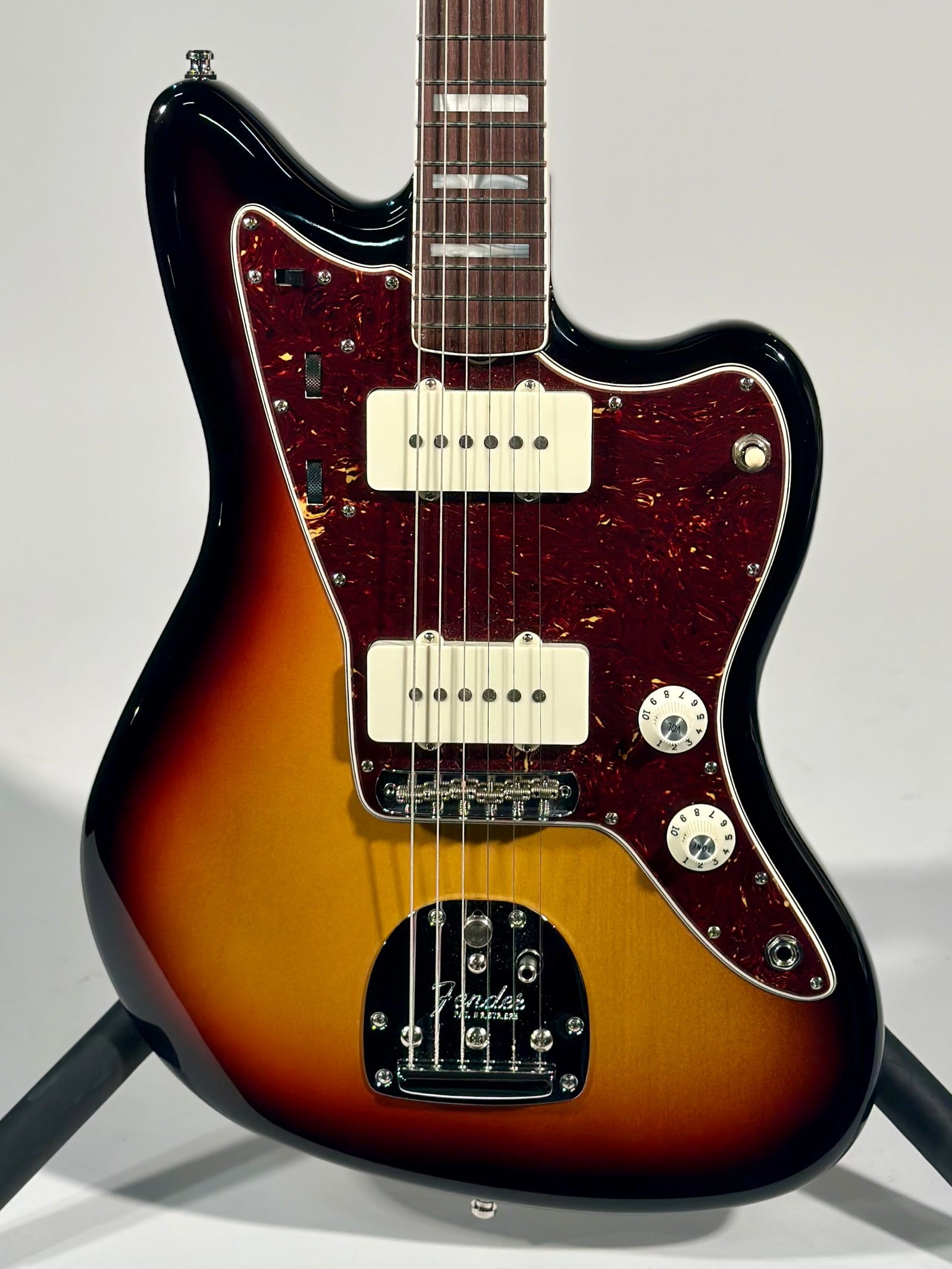 Fender American Vintage II 1966 Jazzmaster, Rosewood Fingerboard, 3-Colour Sunburst (Consignment)