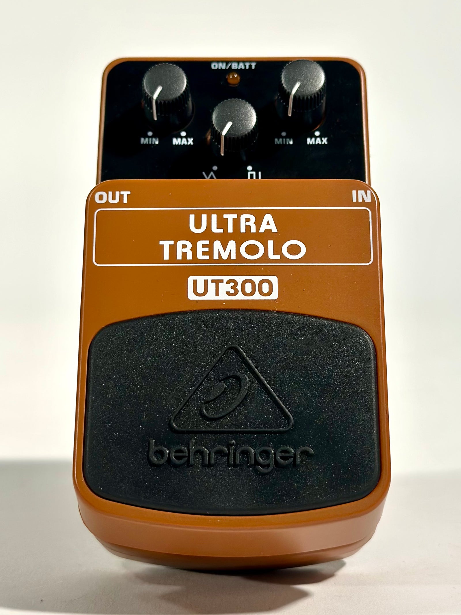 Behringer UT300 Ultra Tremolo Pedal (Consignment)
