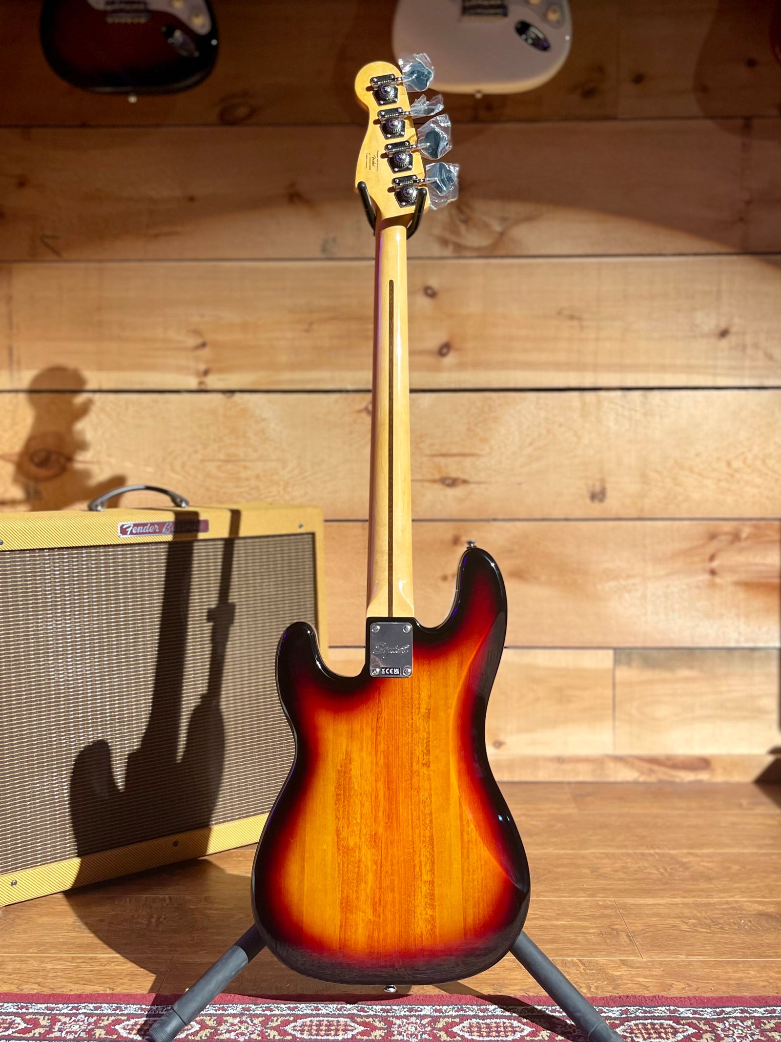 Squier Classic Vibe '60s Precision Bass, 3-Color Sunburst