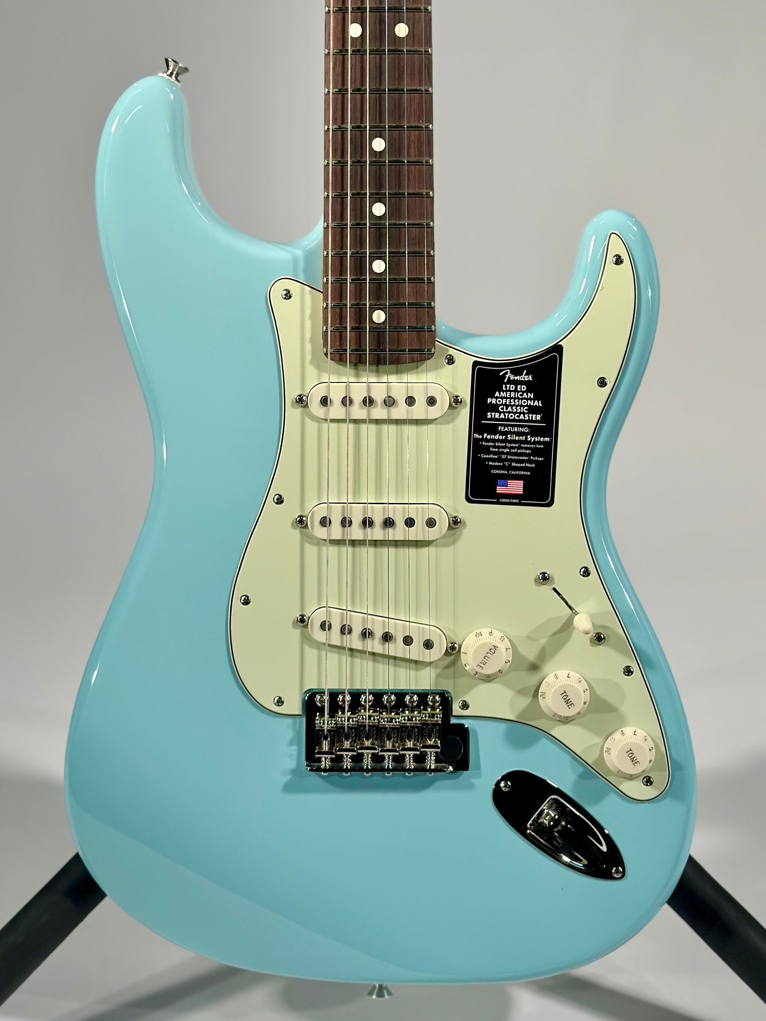 Fender Limited Edition American Professional Classic Silent System Stratocaster, Daphne Blue