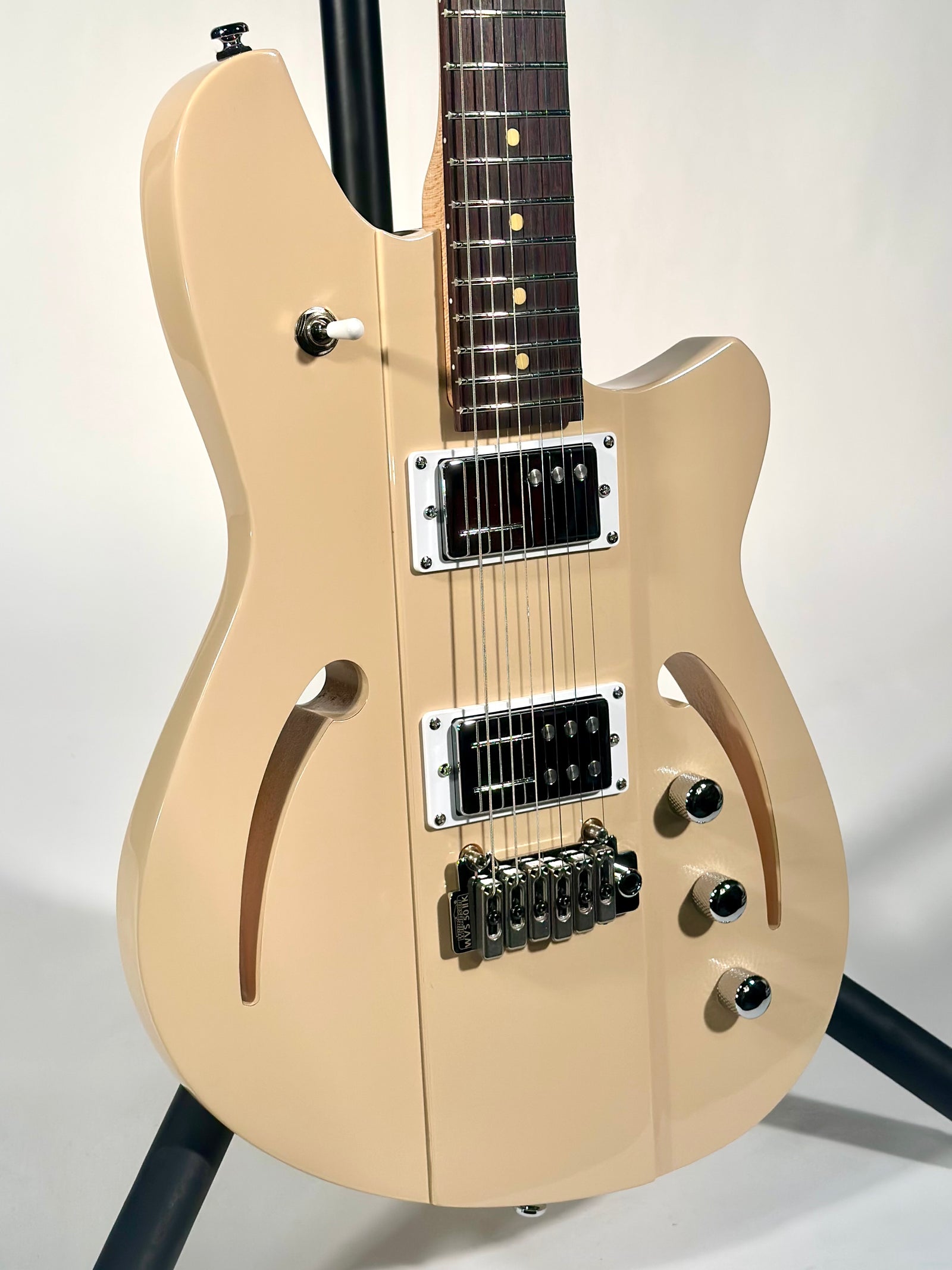 Reverend Kingbolt F-Sonic, Sandstone