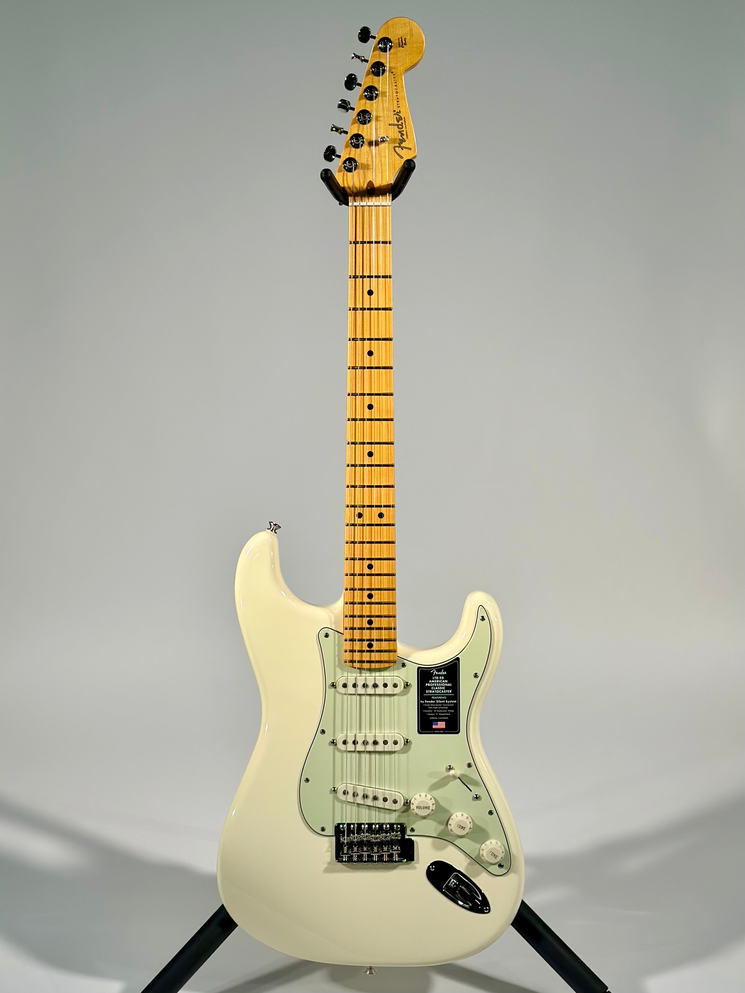 Fender Limited Edition Pro Classic Silent Stratocaster, Olympic White