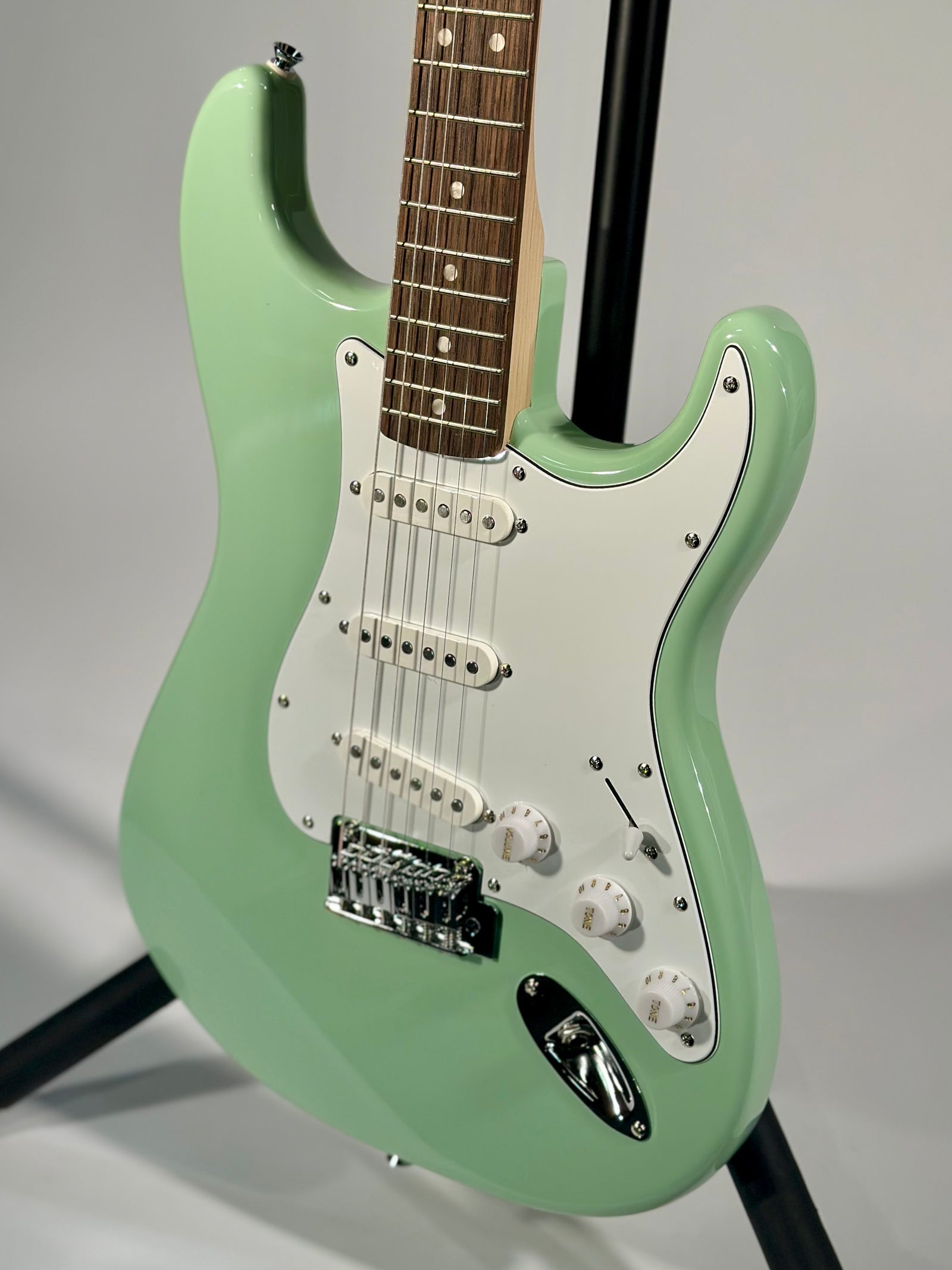 Squier FSR Affinity Series Stratocaster, Surf Green