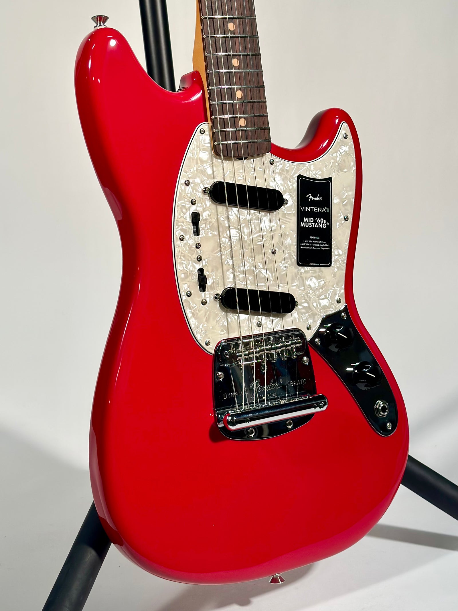 Fender Vintera III Mid '60s Mustang, Dakota Red