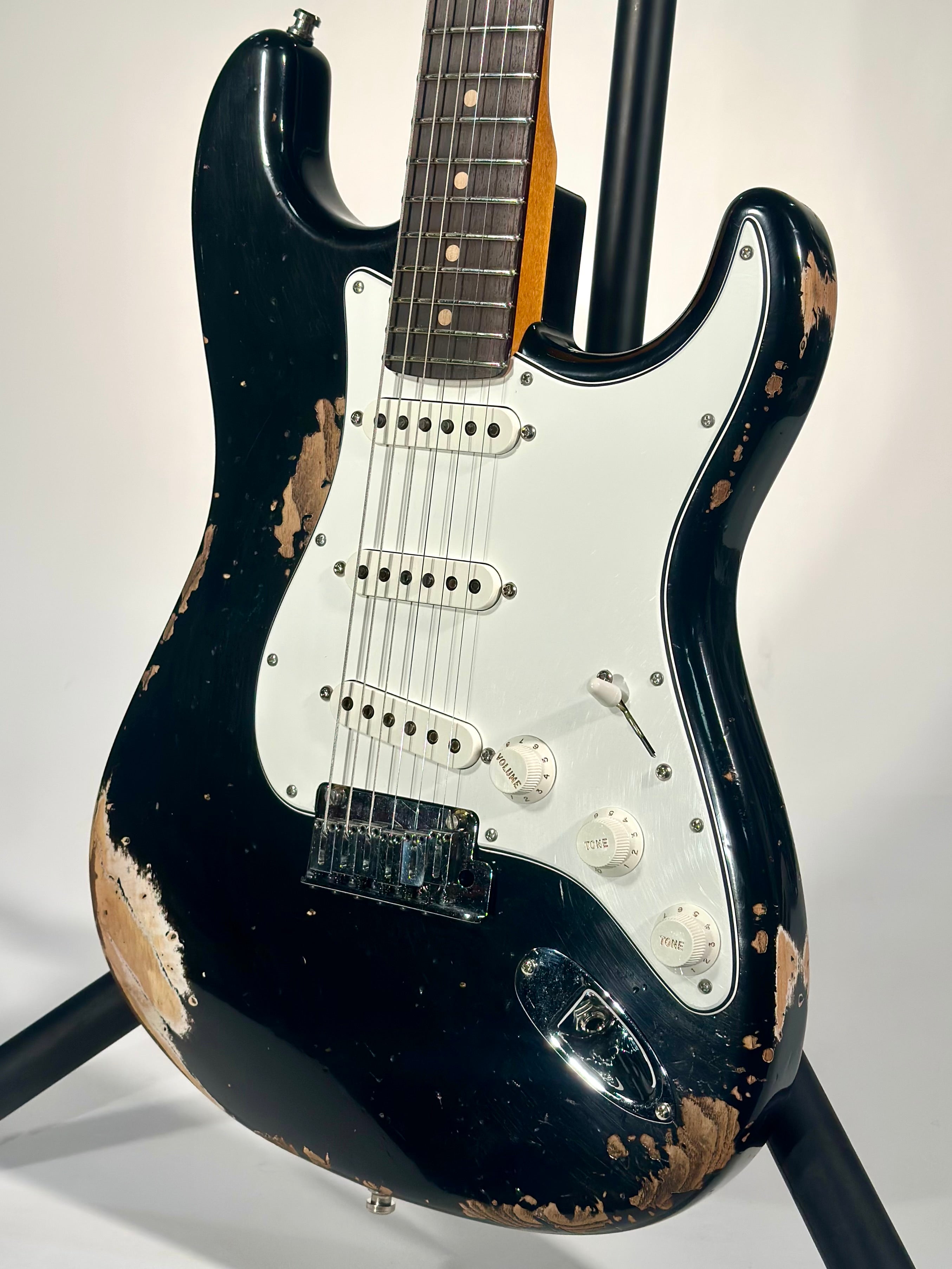 Fender Custom Shop Deluxe Stratocaster Heavy Relic, 3A Rosewood Fingerboard, Aged Black
