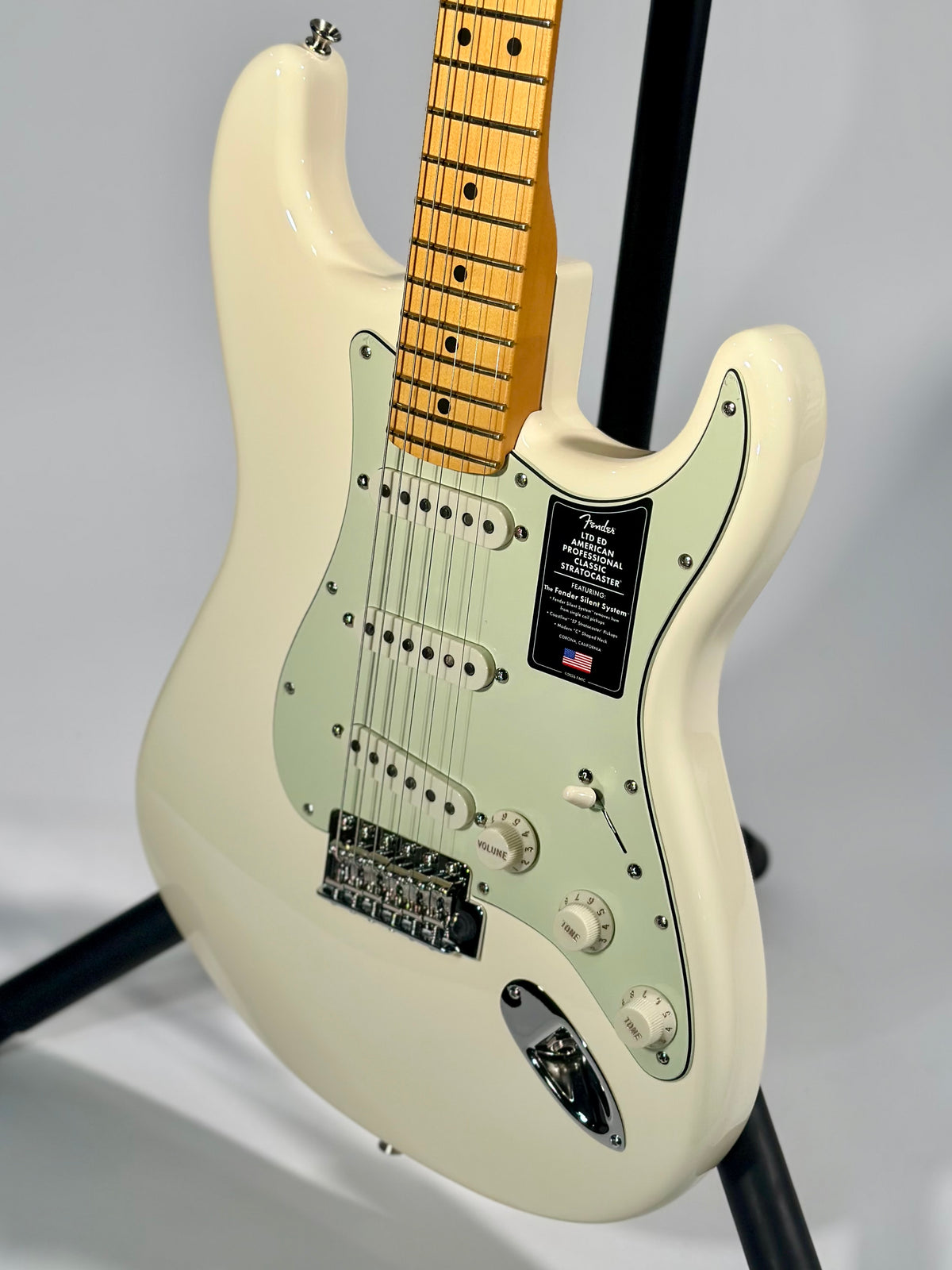 Fender Limited Edition Pro Classic Silent Stratocaster, Olympic White