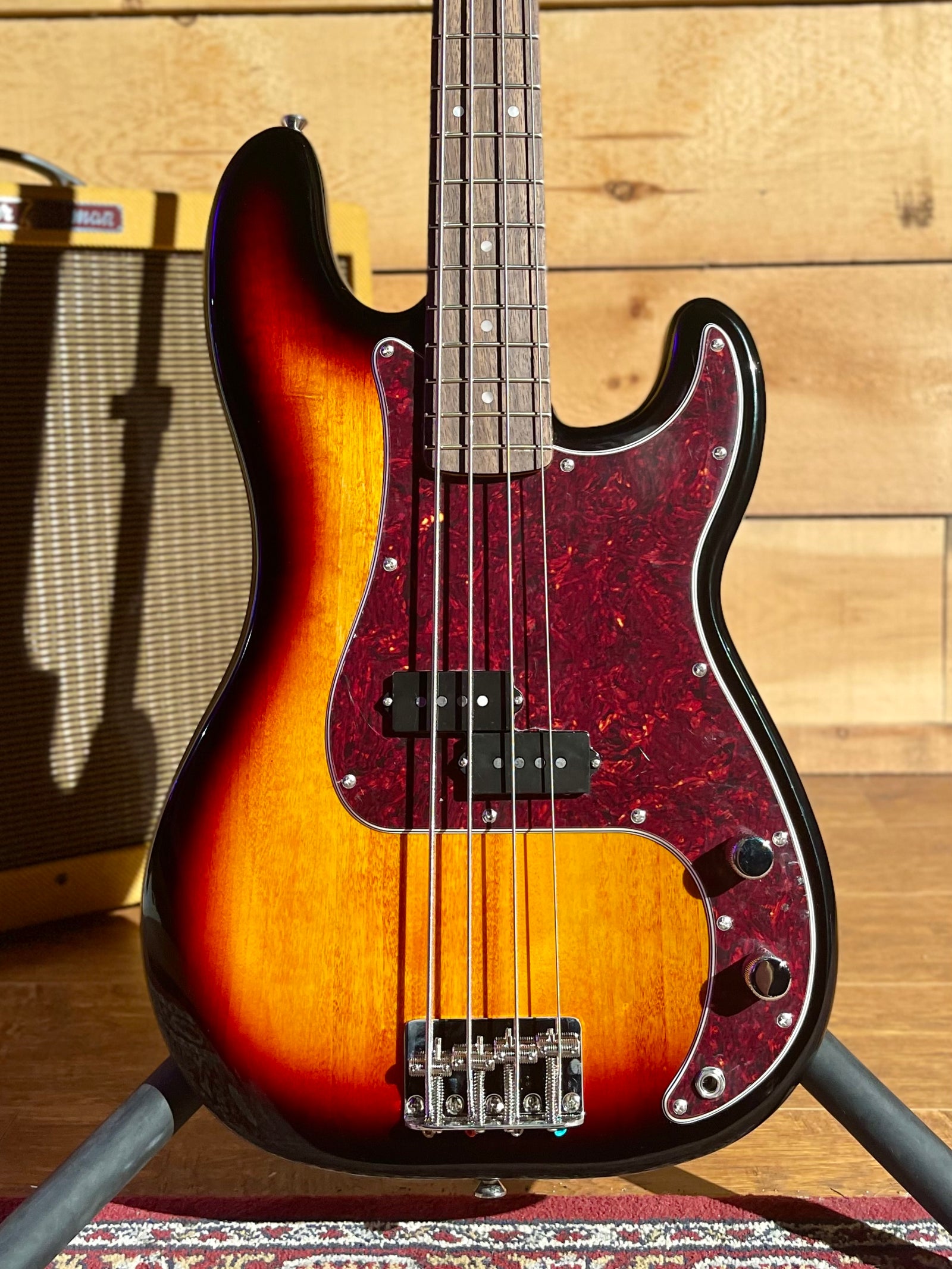 Squier Classic Vibe '60s Precision Bass, 3-Color Sunburst