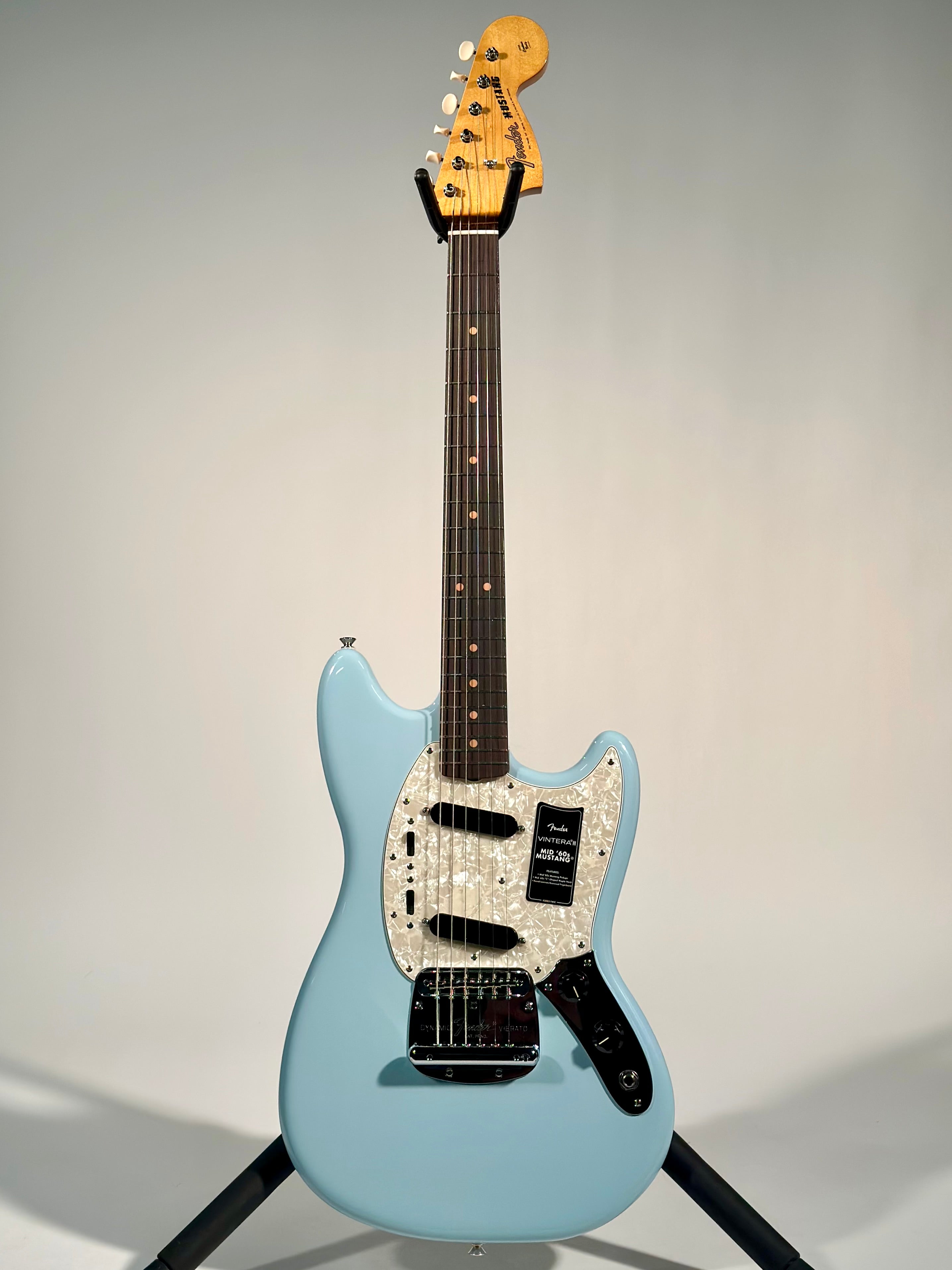 Fender Vintera III Mid '60s Mustang, Sonic Blue