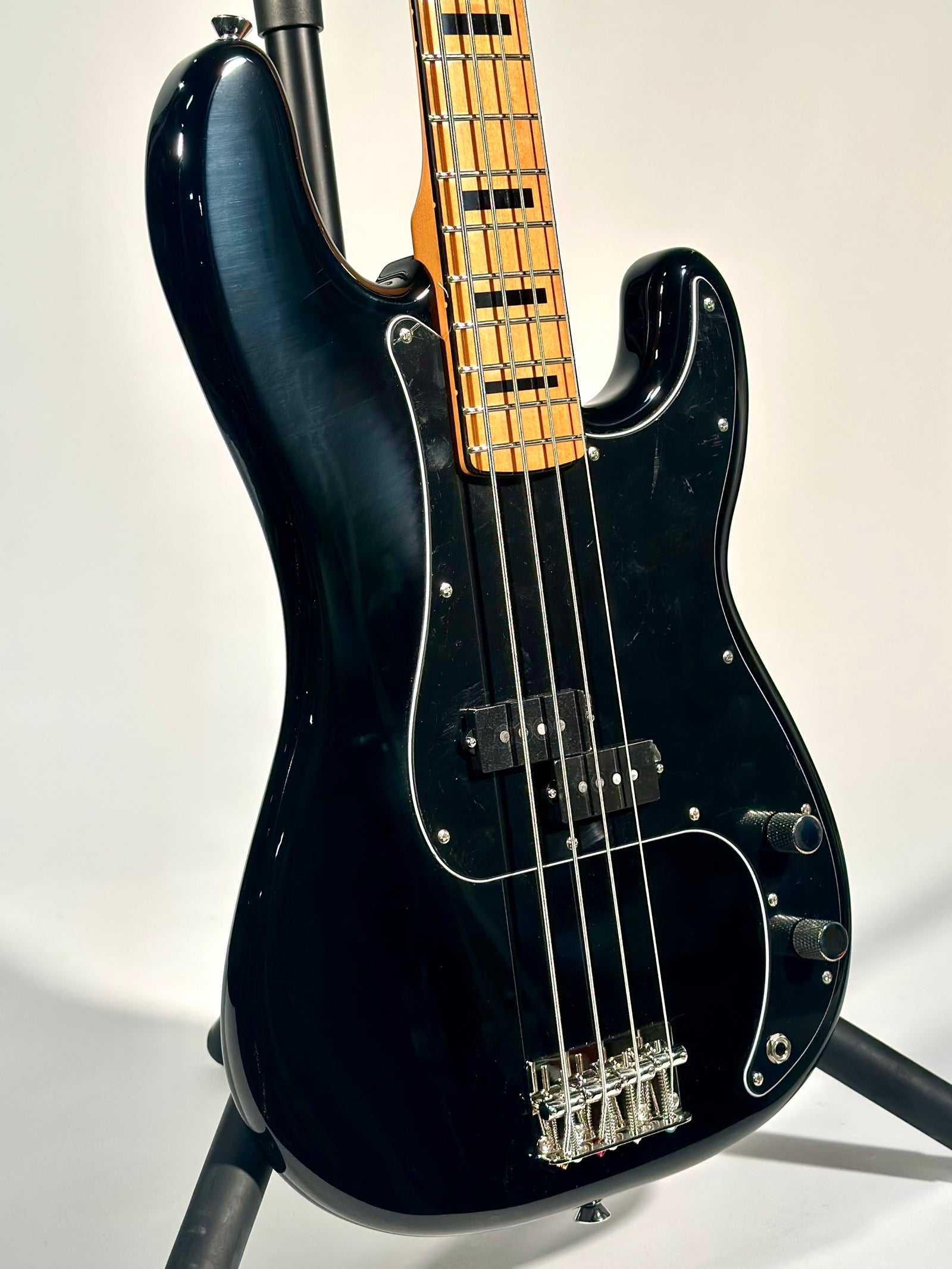 Squier Classic Vibe '70s Precision Bass, Maple Fingerboard, Black