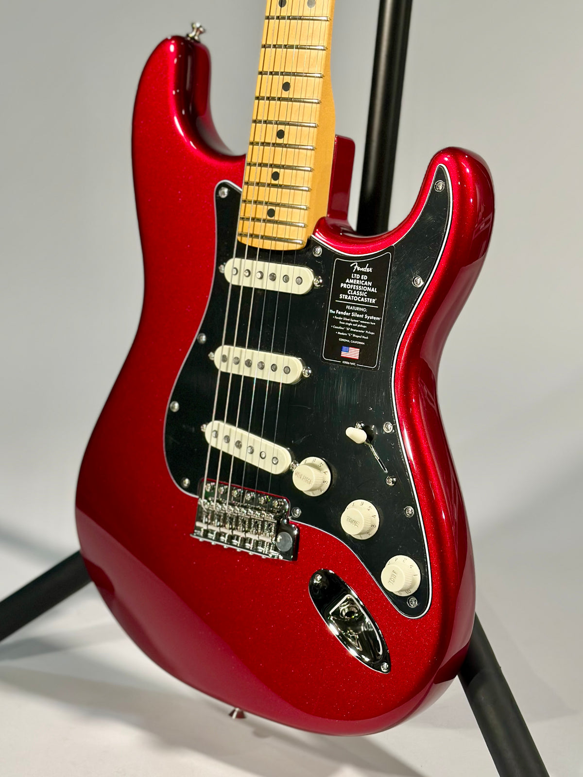 Fender Limited Edition American Professional Classic Silent System Stratocaster, Candy Apple Red