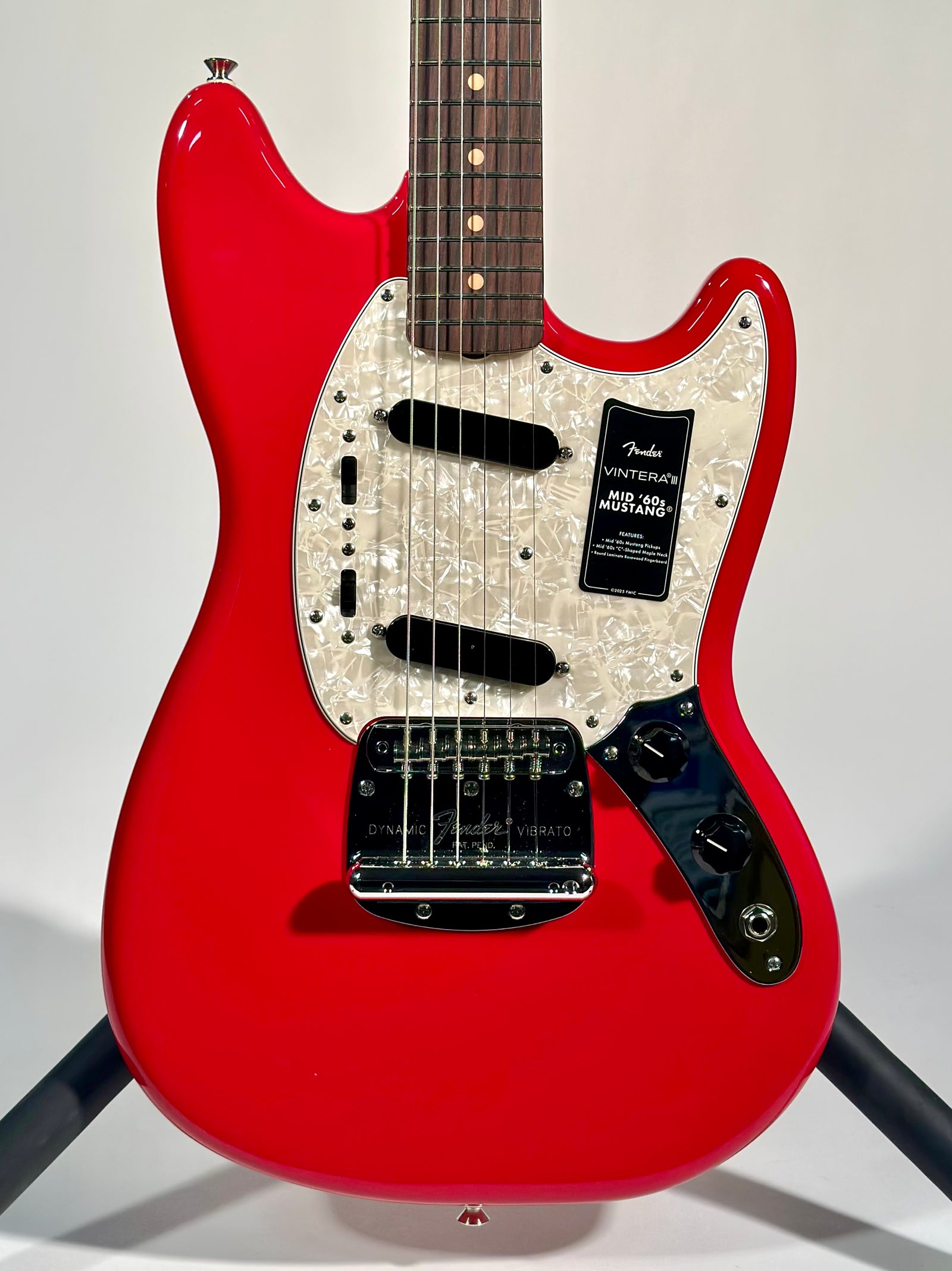 Fender Vintera III Mid '60s Mustang, Dakota Red