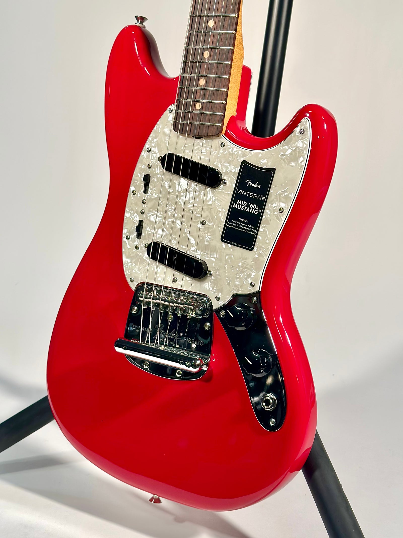Fender Vintera III Mid '60s Mustang, Dakota Red