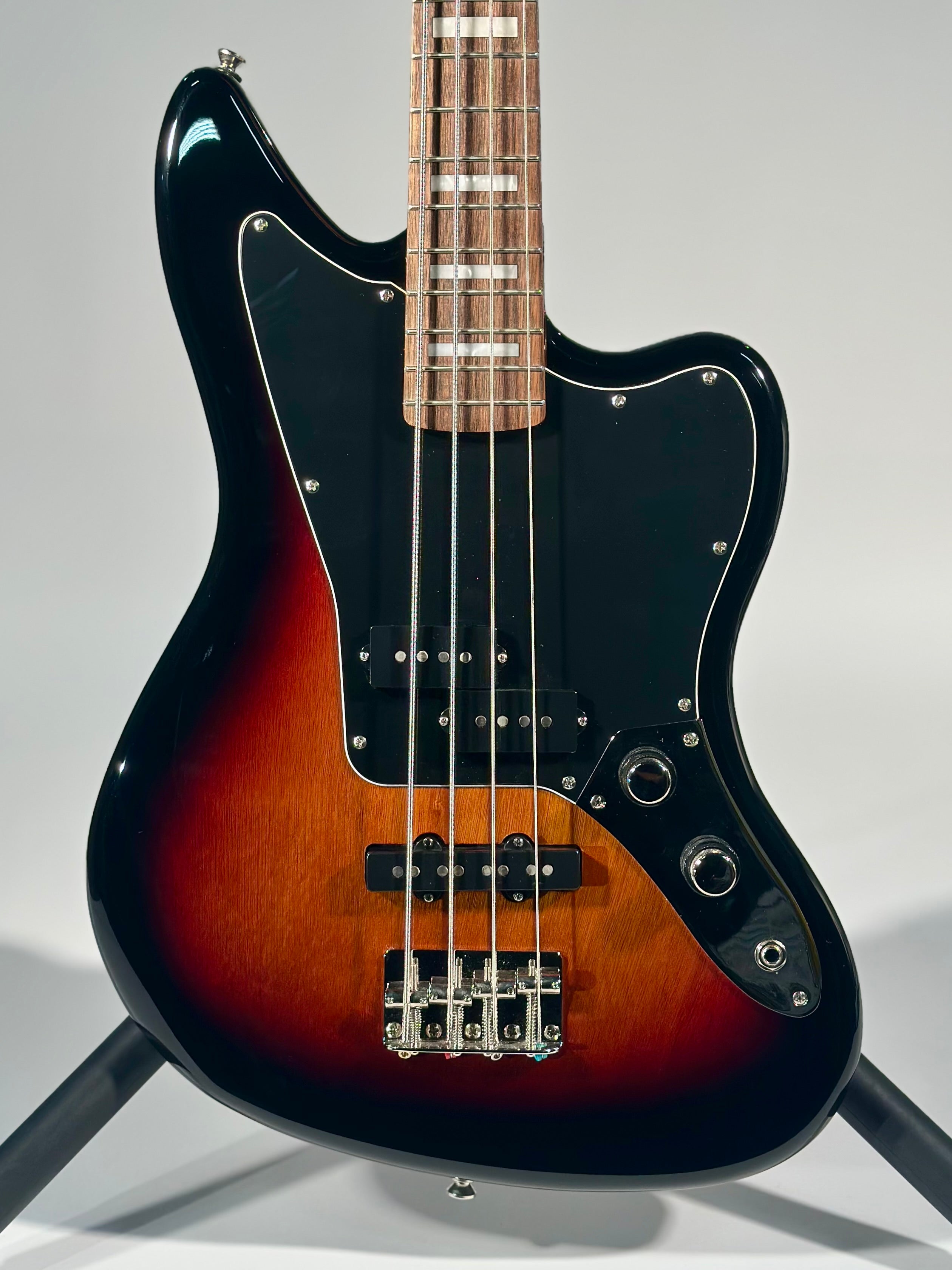 Squier Classic Vibe Jaguar Bass, Laurel Fingerboard, 3-Colour Sunburst (Trade In)