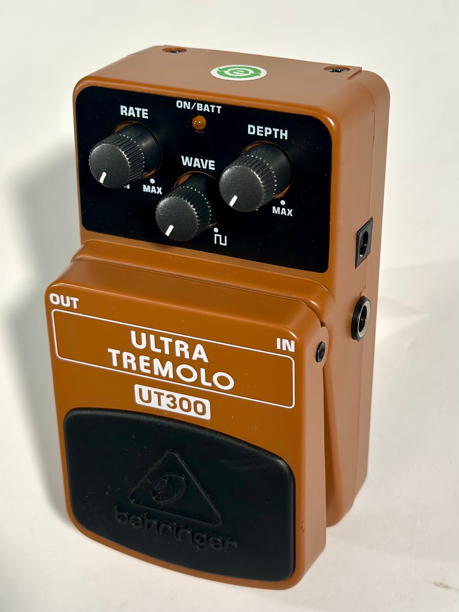 Behringer UT300 Ultra Tremolo Pedal (Consignment)