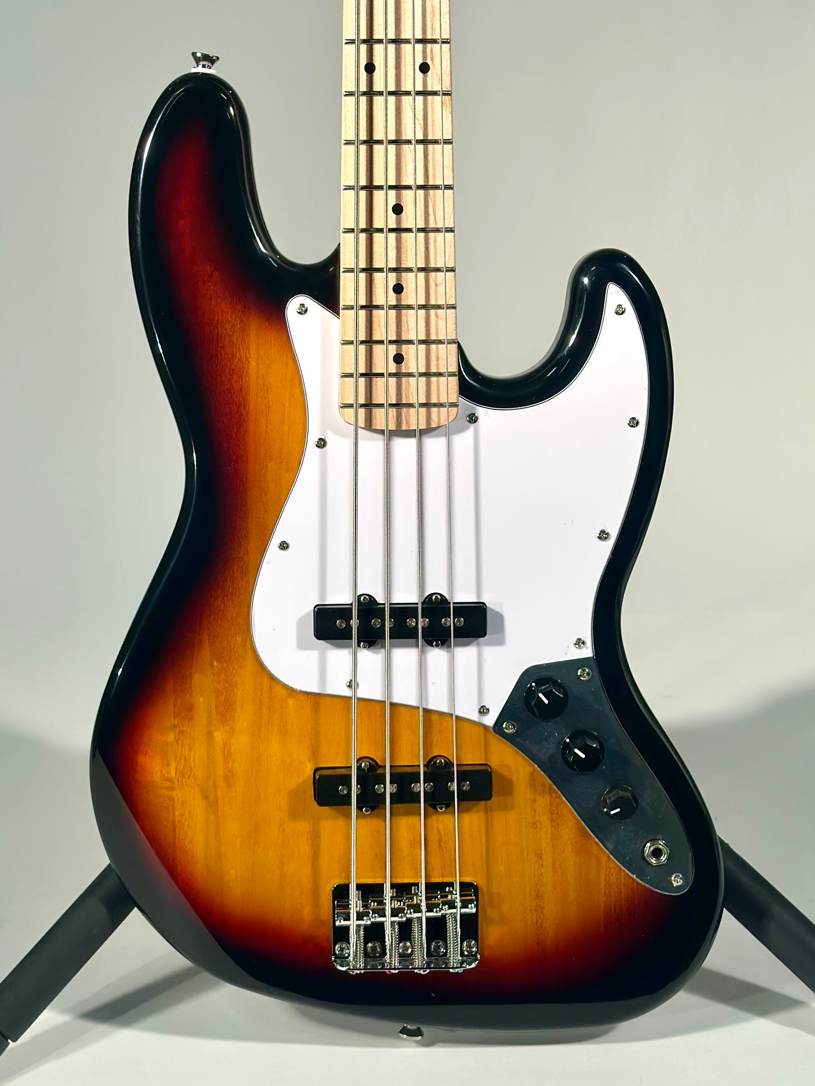 Squier Affinity Series Jazz Bass, 3-Colour Sunburst