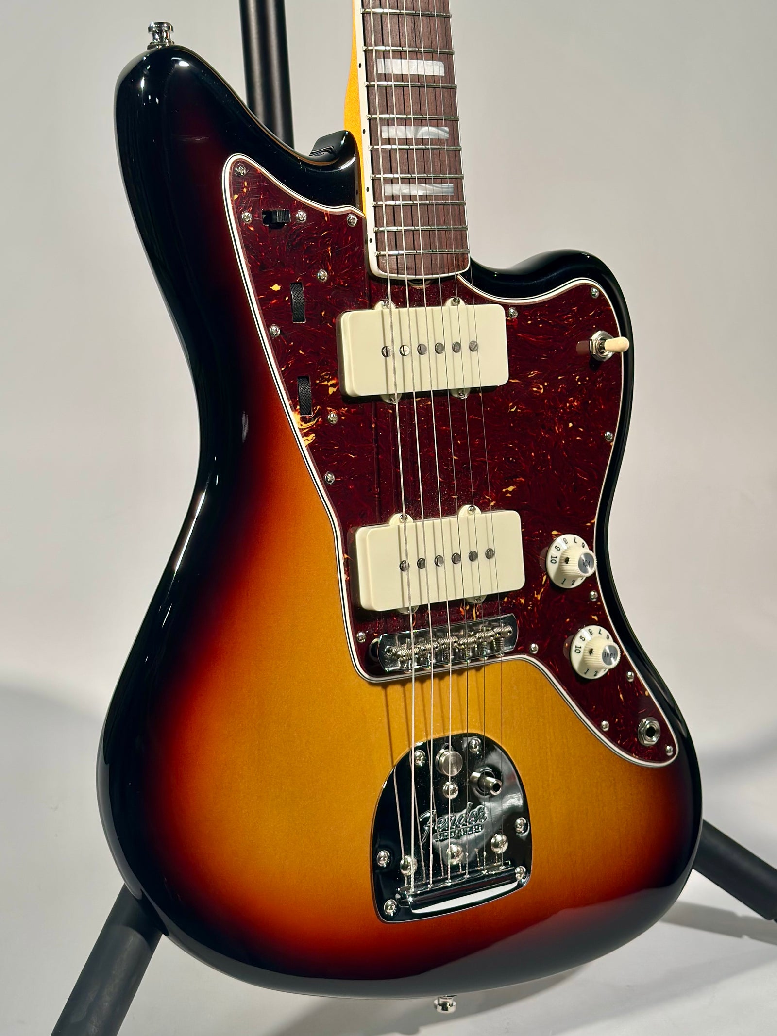 Fender American Vintage II 1966 Jazzmaster, Rosewood Fingerboard, 3-Colour Sunburst (Consignment)