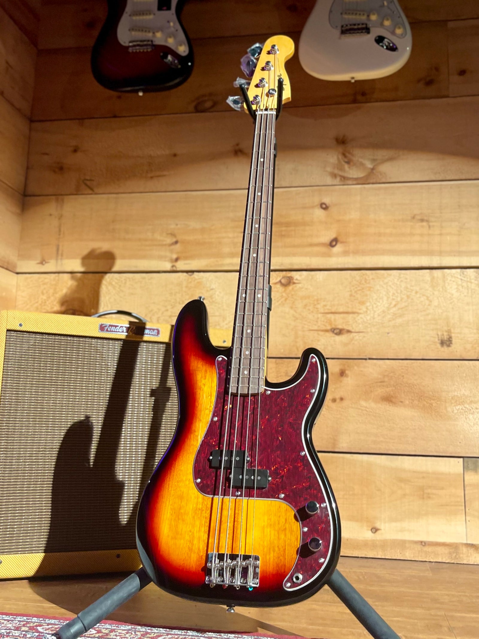 Squier Classic Vibe '60s Precision Bass, 3-Color Sunburst