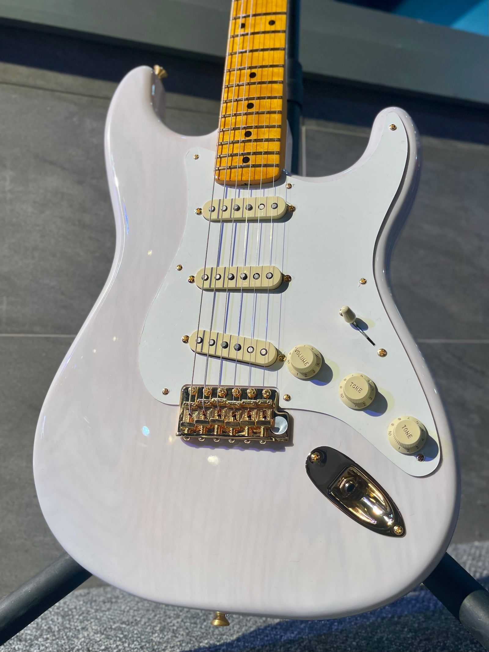 Fender Limited Edition American Vintage II 1957 Stratocaster, Flame Maple Fingerboard, White Blonde