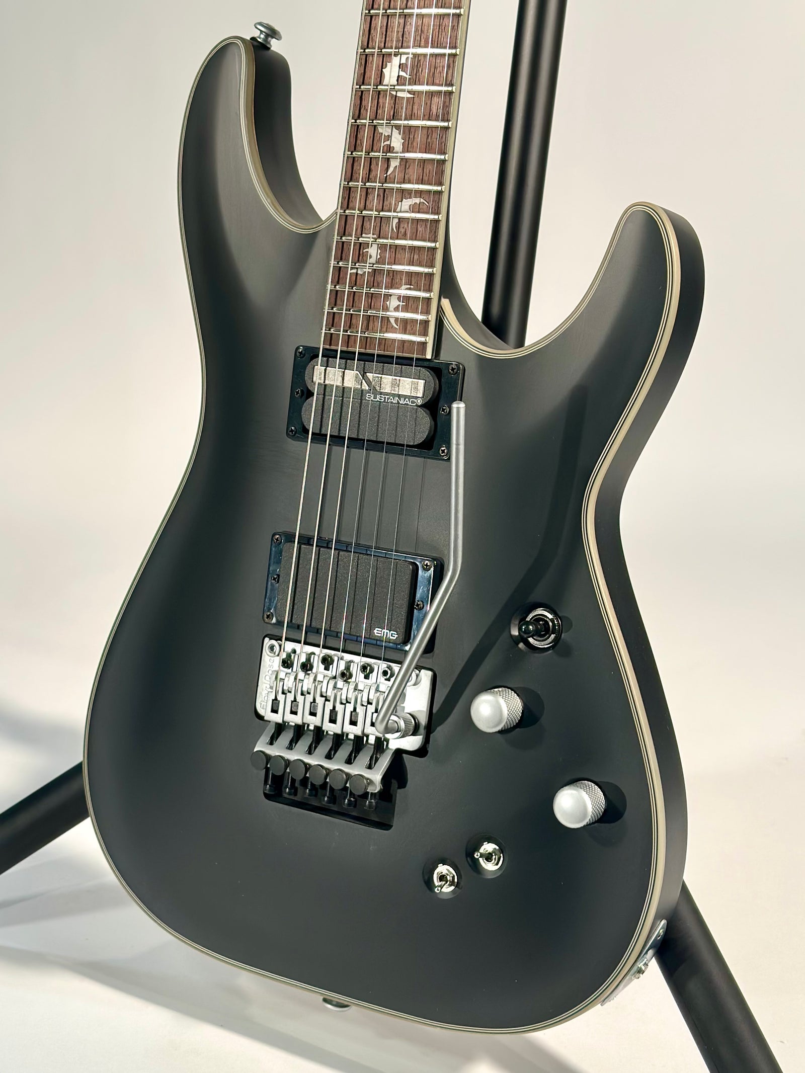 Schecter Damien Platinum-6, Floyd Rose, Sustainiac, Satin Black (Finish Flaw)