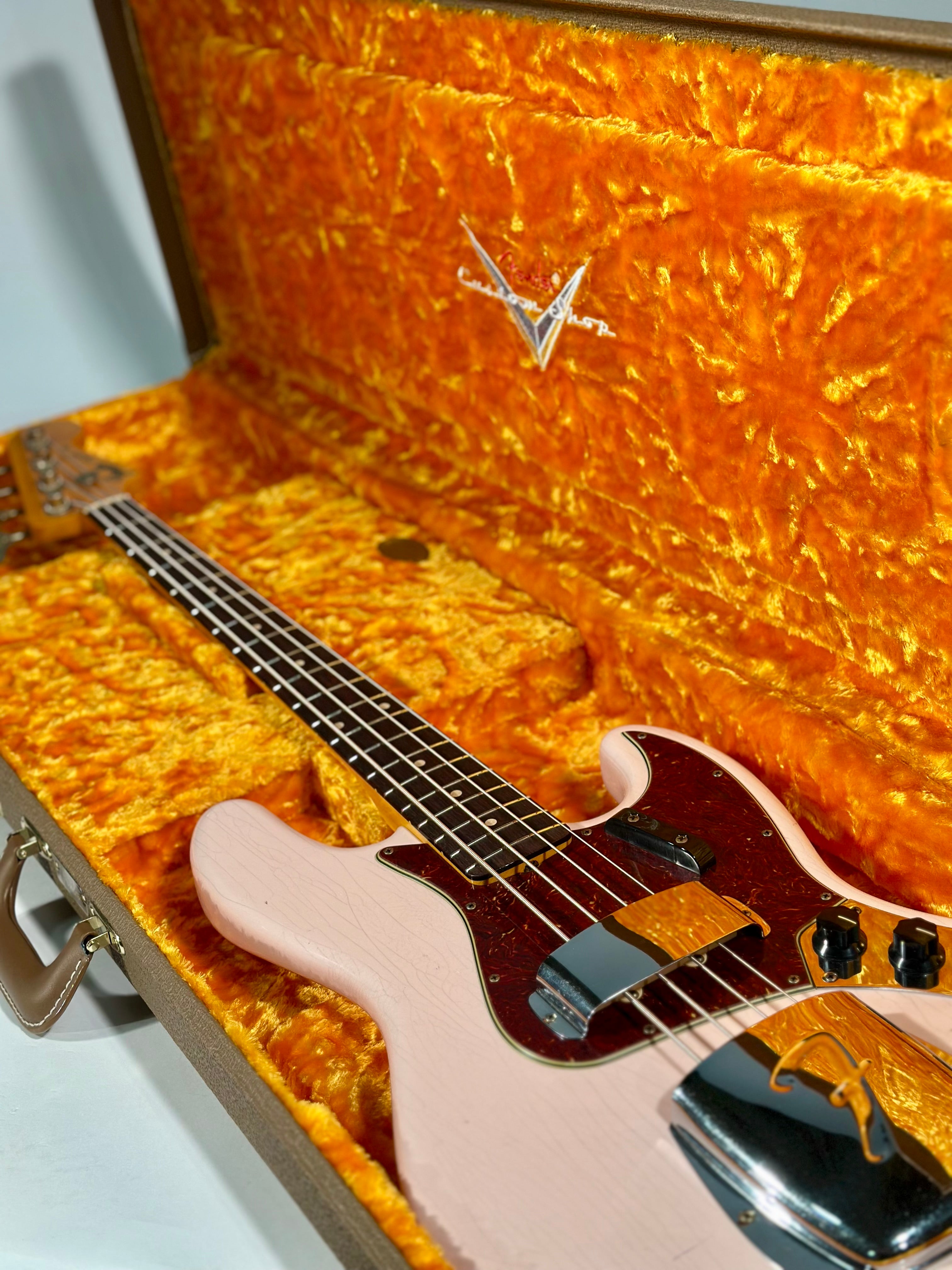 Fender Custom Shop 1964 Jazz Bass Journeyman Relic, Flash Pink/Olympic White