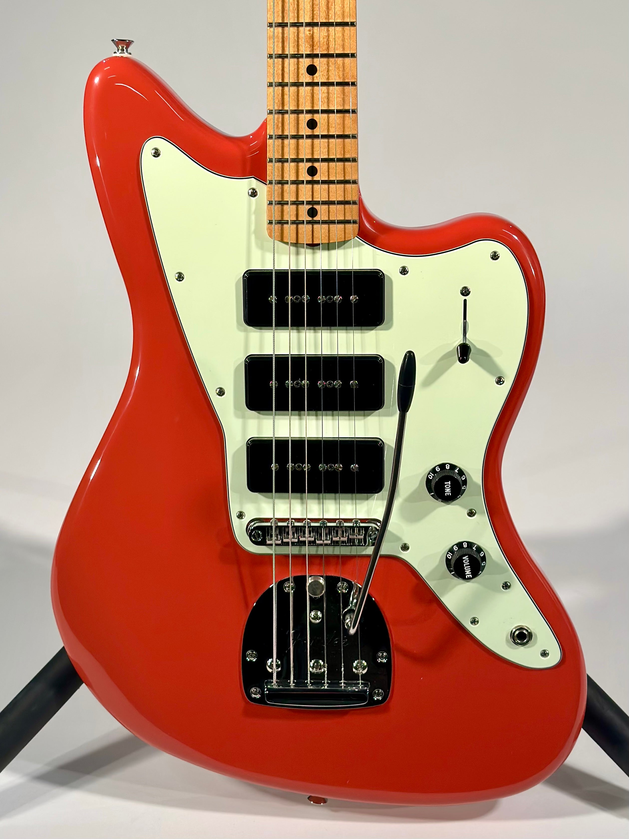 Fender  Noventa Jazzmaster, Maple Fingerboard, Fiesta Red (Trade In)