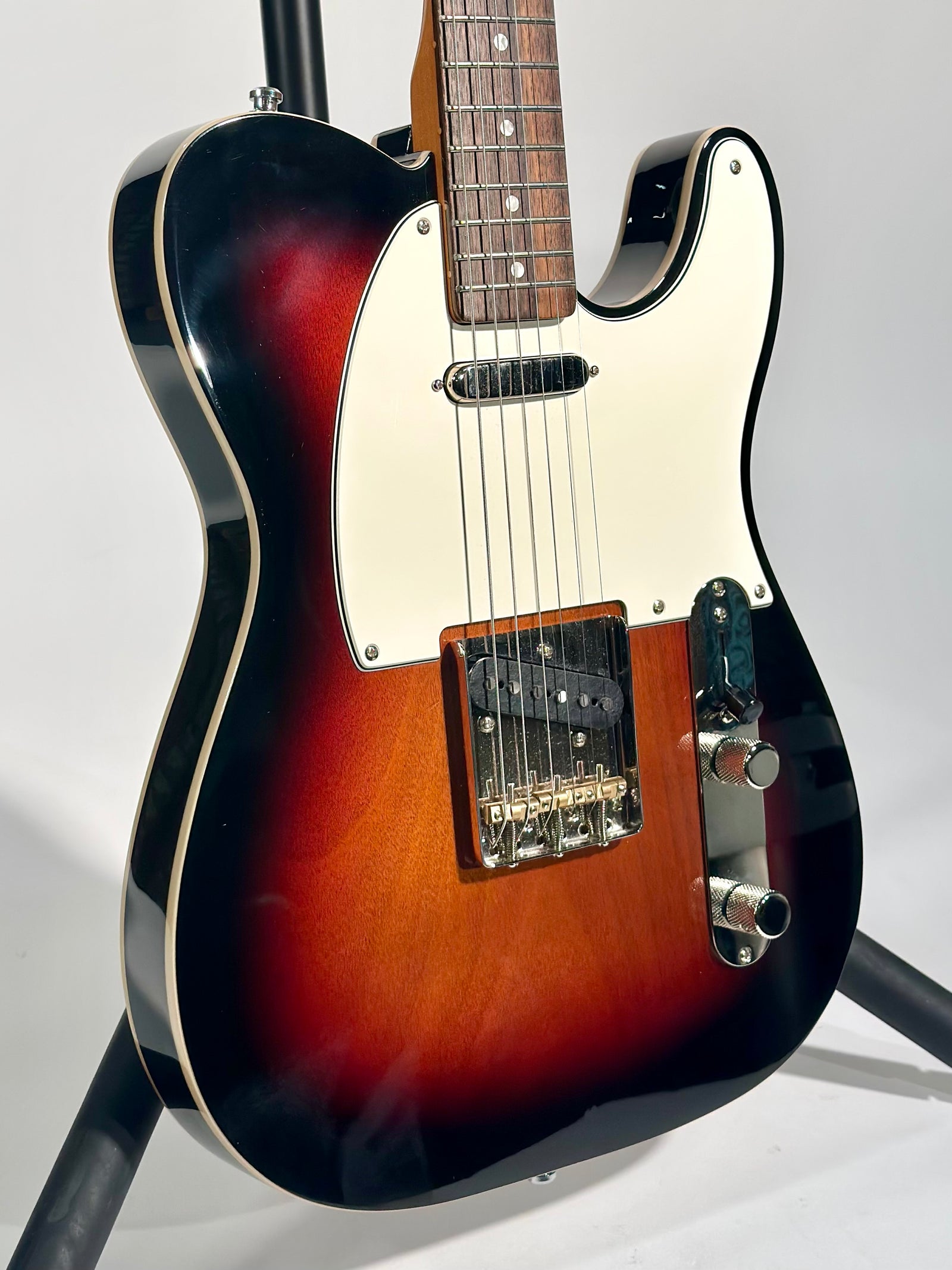 Squier Classic Vibe '60s Custom Telecaster, 3-Tone Sunburst (Consignment)