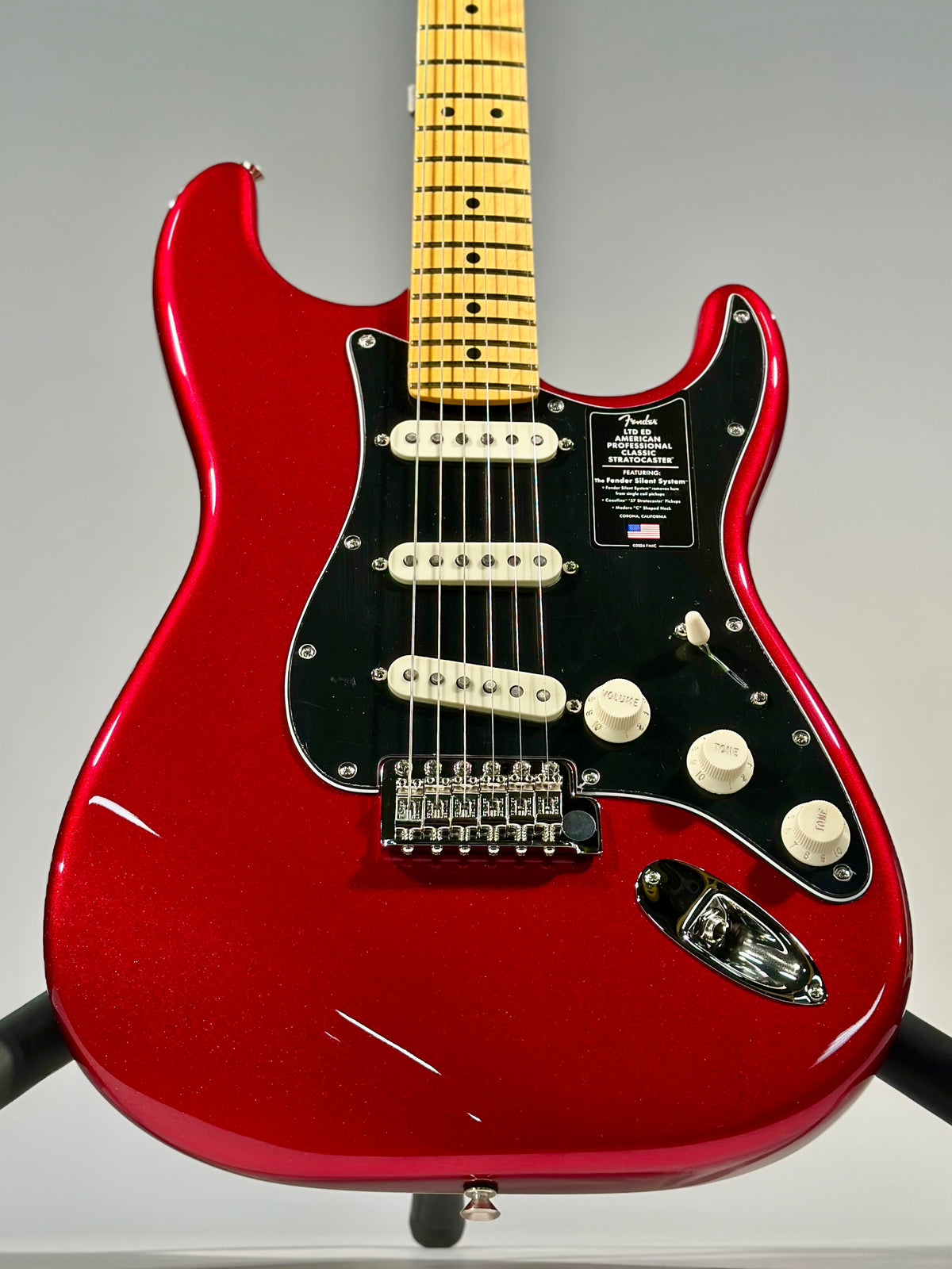 Fender Limited Edition American Professional Classic Silent System Stratocaster, Candy Apple Red