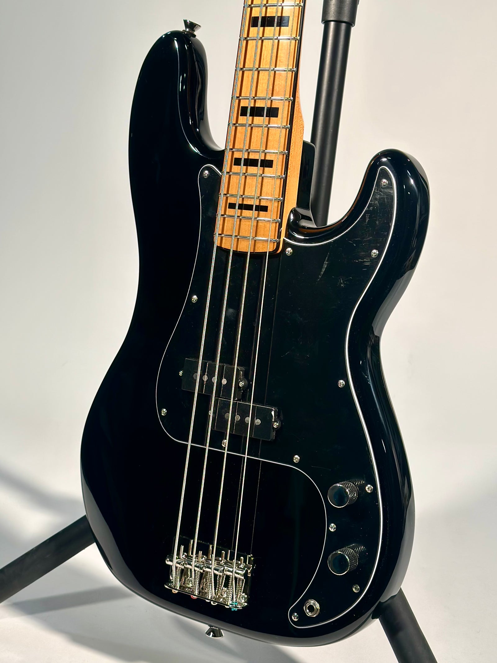 Squier Classic Vibe '70s Precision Bass, Maple Fingerboard, Black