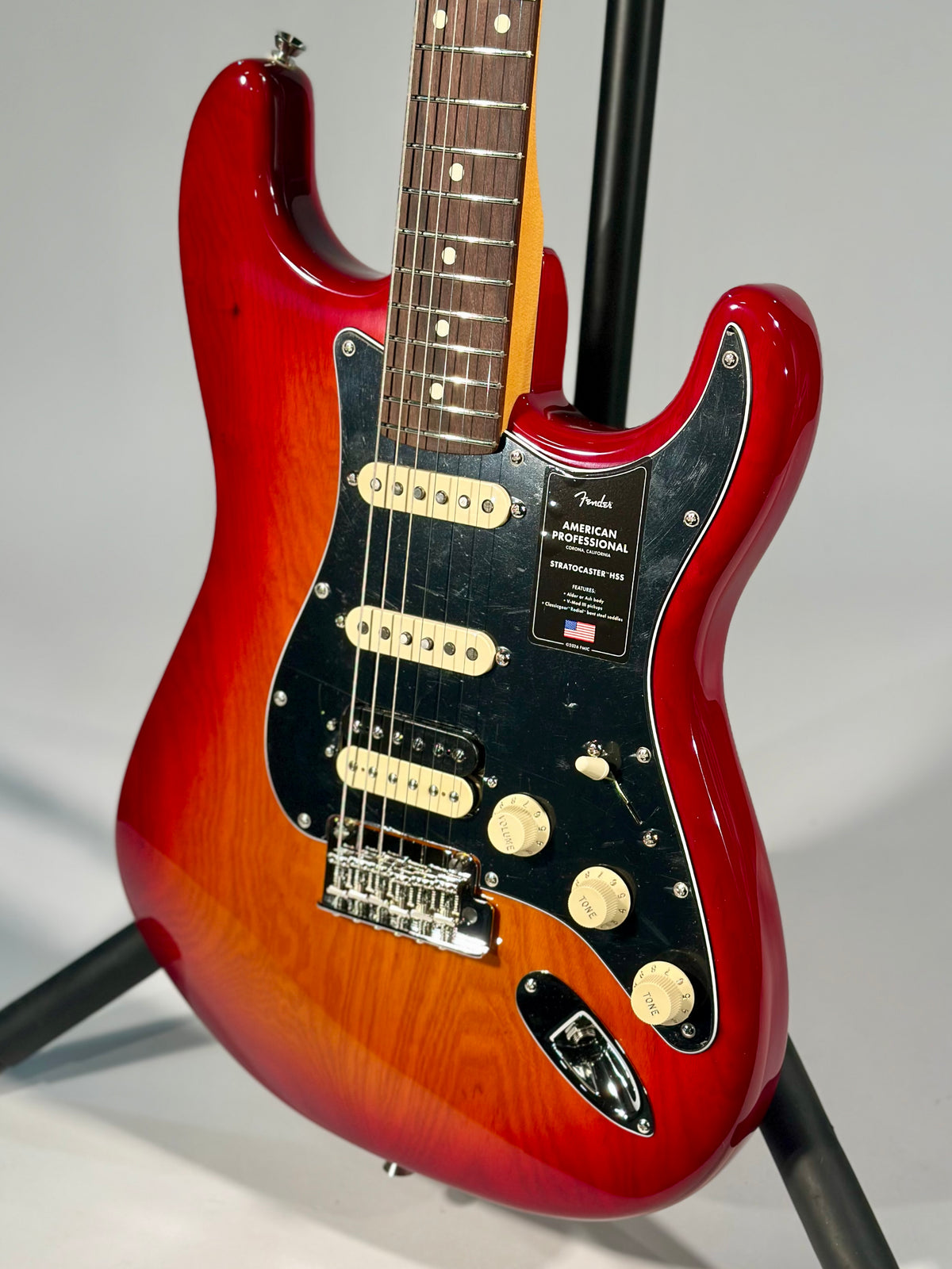 Fender American Professional Stratocaster HSS, Aged Cherry Burst