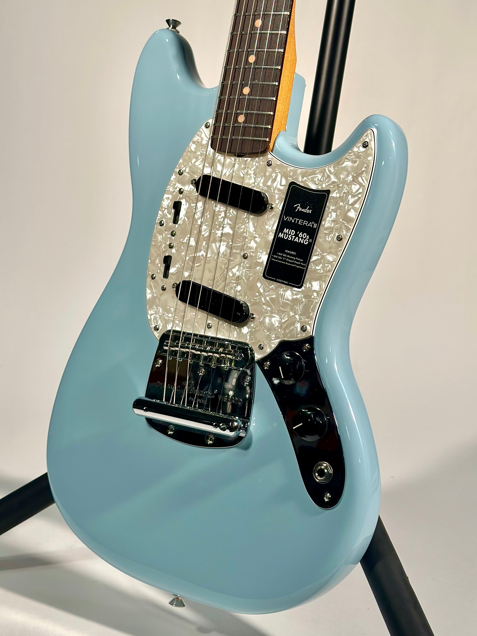Fender Vintera III Mid '60s Mustang, Sonic Blue