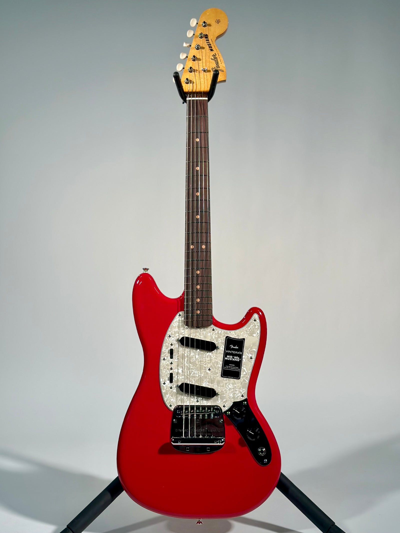 Fender Vintera III Mid '60s Mustang, Dakota Red