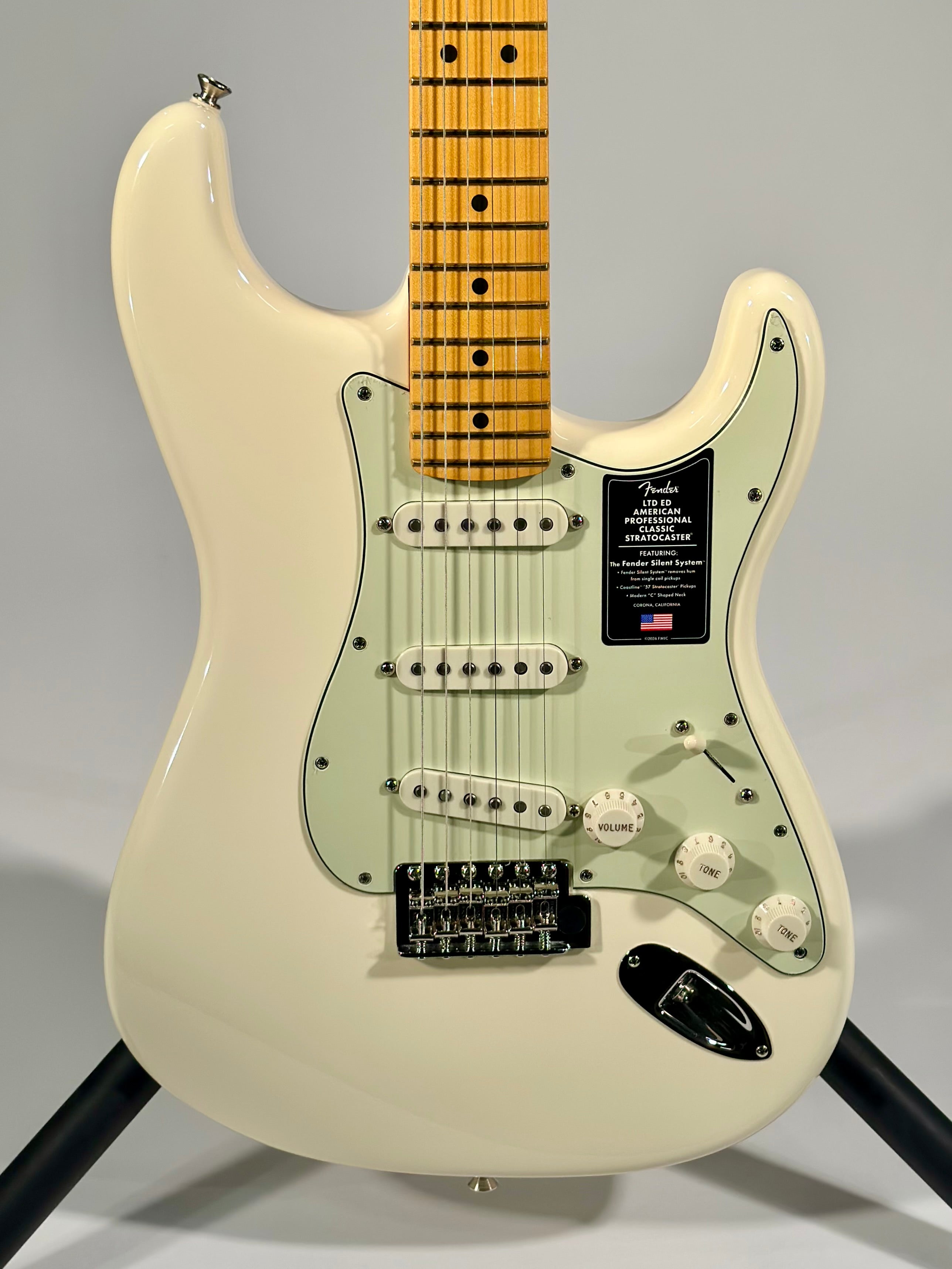 Fender Limited Edition Pro Classic Silent Stratocaster, Olympic White