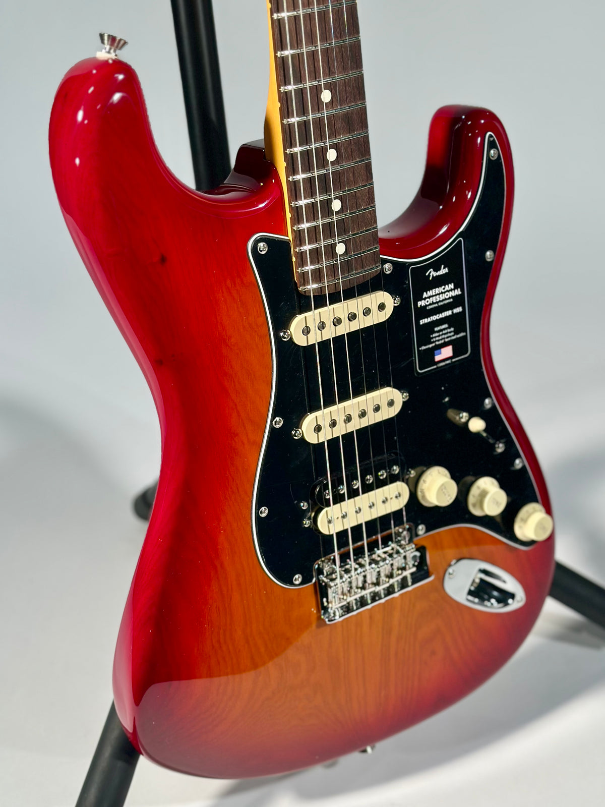 Fender American Professional Stratocaster HSS, Aged Cherry Burst