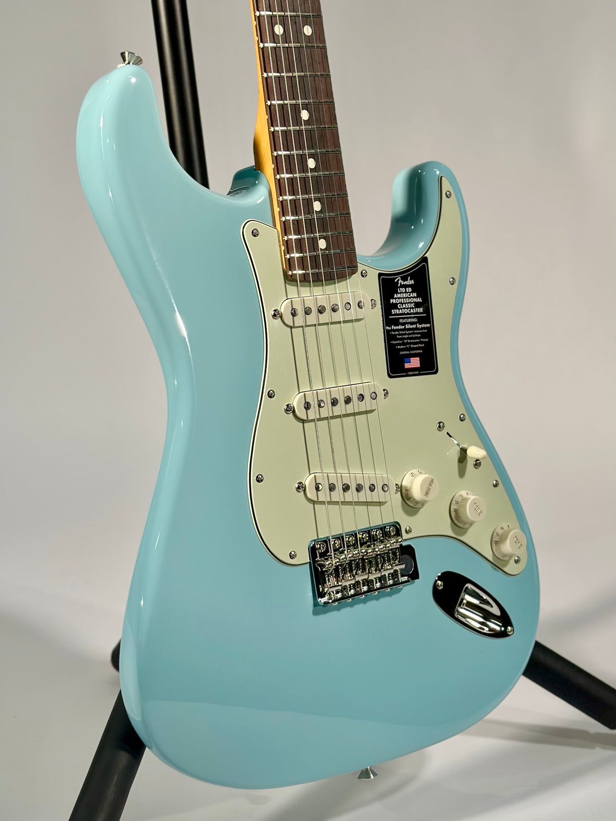 Fender Limited Edition American Professional Classic Silent System Stratocaster, Daphne Blue