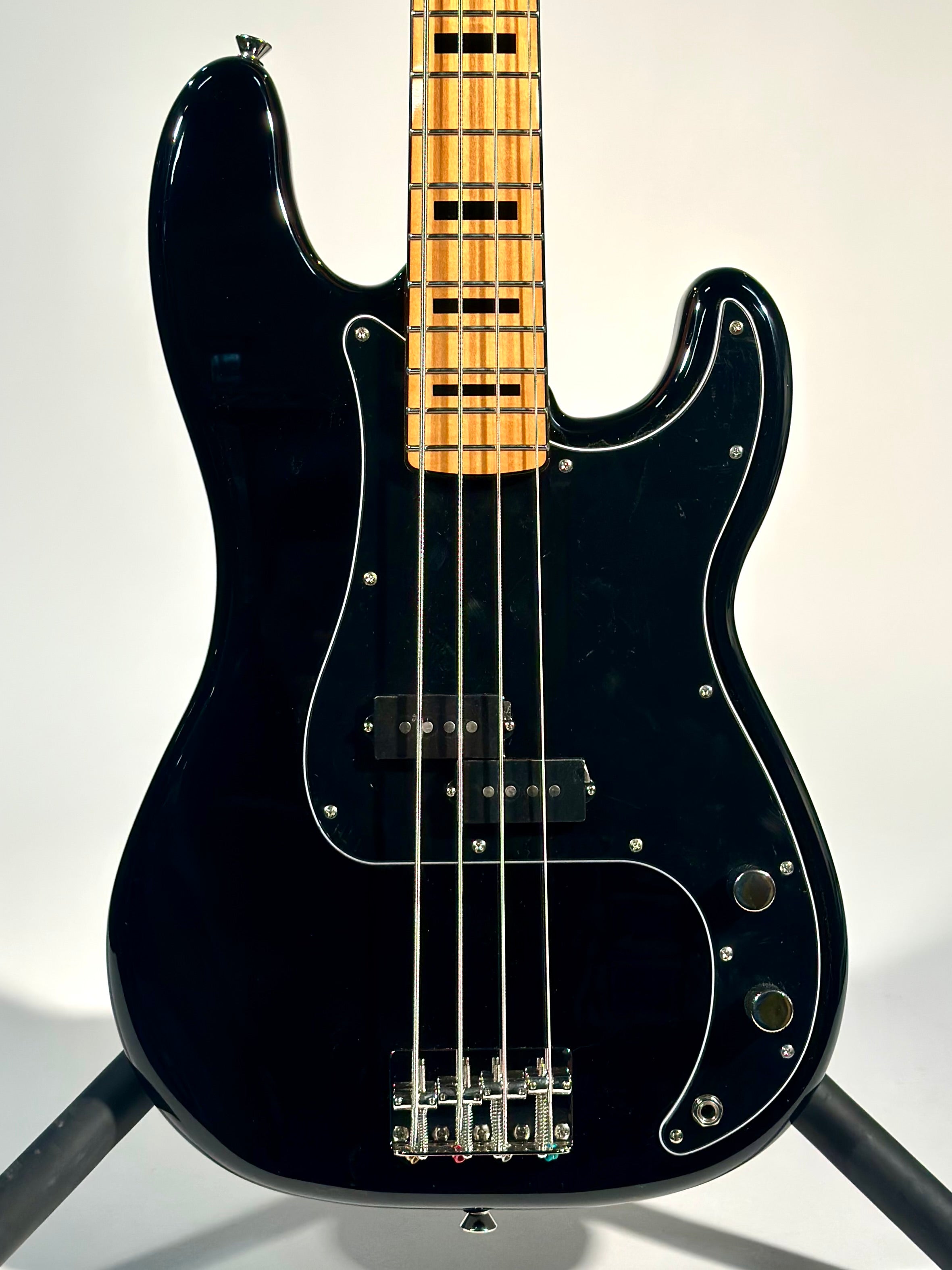 Squier Classic Vibe '70s Precision Bass, Maple Fingerboard, Black